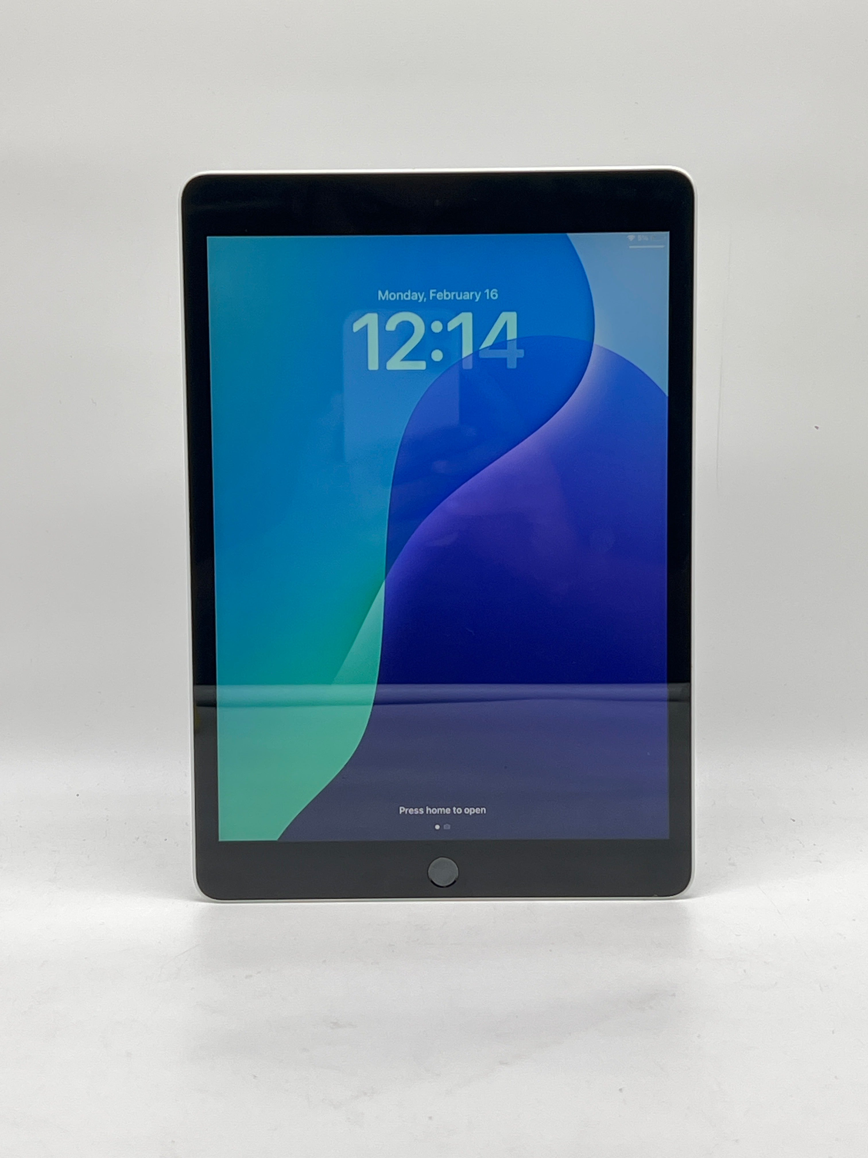 Apple iPad 9th Gen A2605 64 GB Gray Wi-Fi - Used