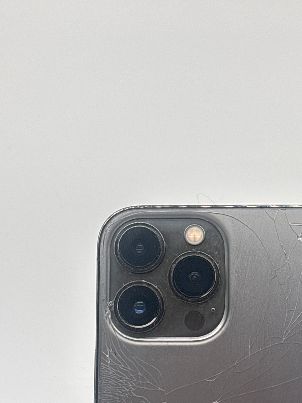 Apple iPhone 13 Pro Max 128 GB  AT&T back crack used B