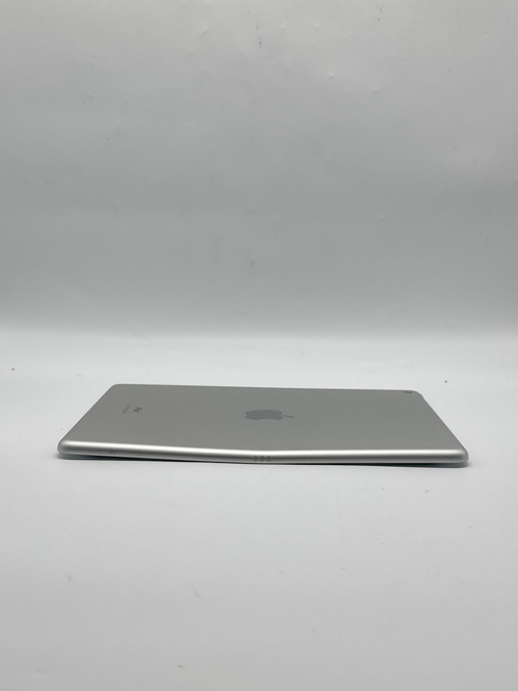 Apple iPad 7th Gen A2197 Wi-Fi 32GB Silver 10.2in - Read