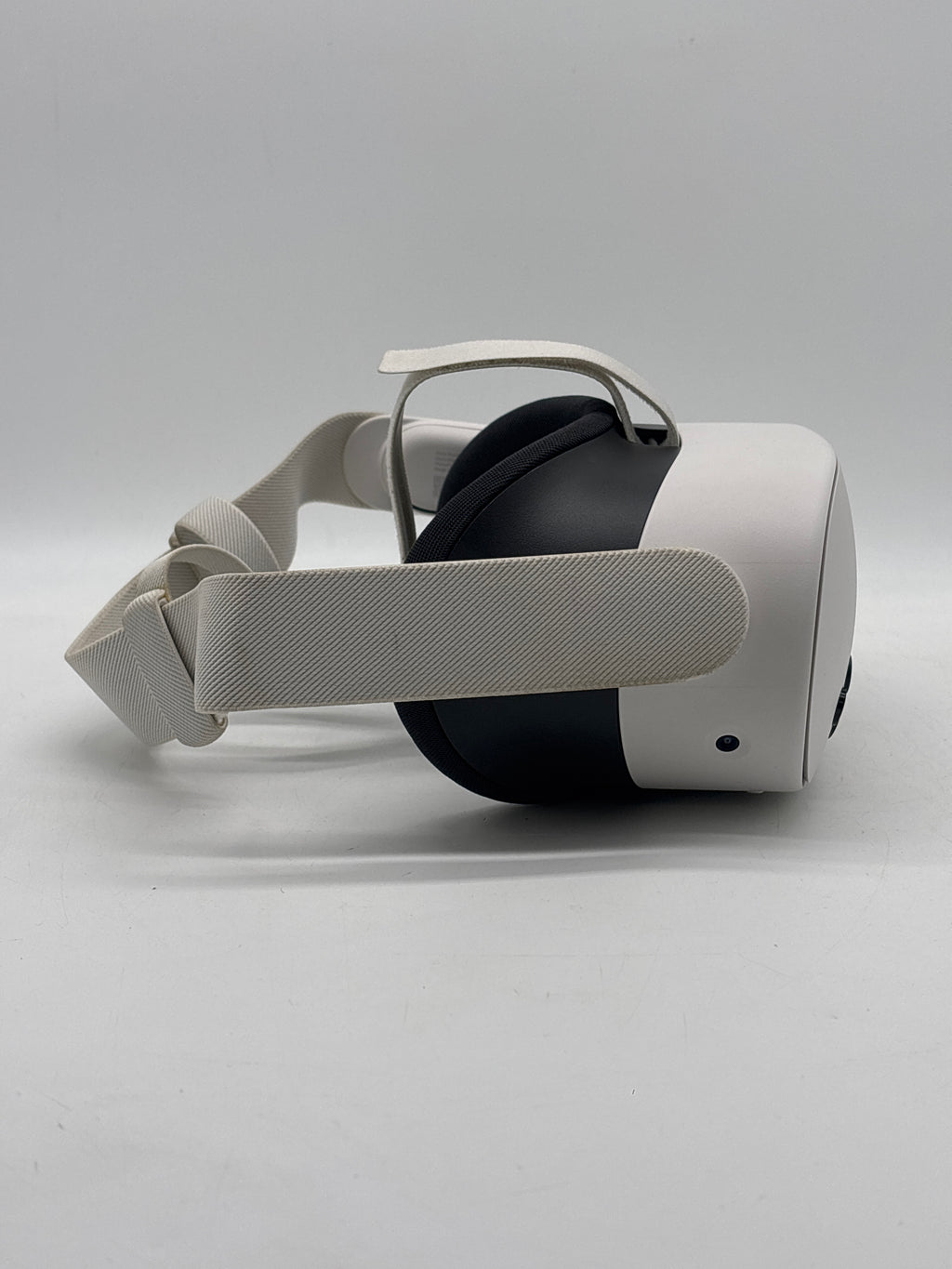 Meta Quest 3S 128GB Standalone All-in-One VR Headset P97