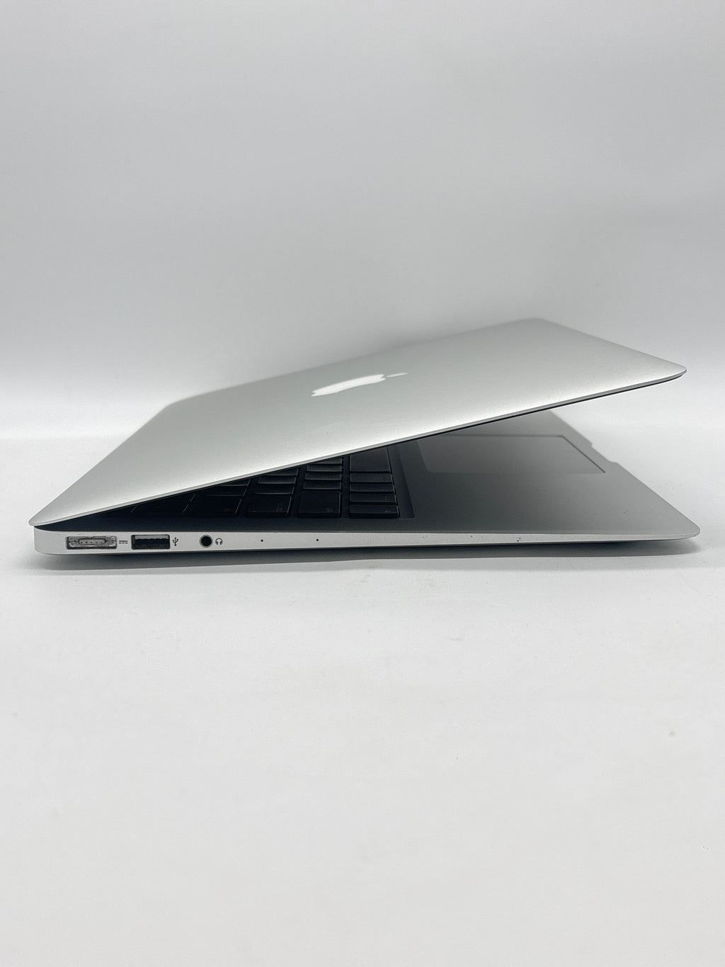 Apple MacBook Air A1466 2014 Intel i5 4GB RAM 128GB SSD Silver - Cracked Screen