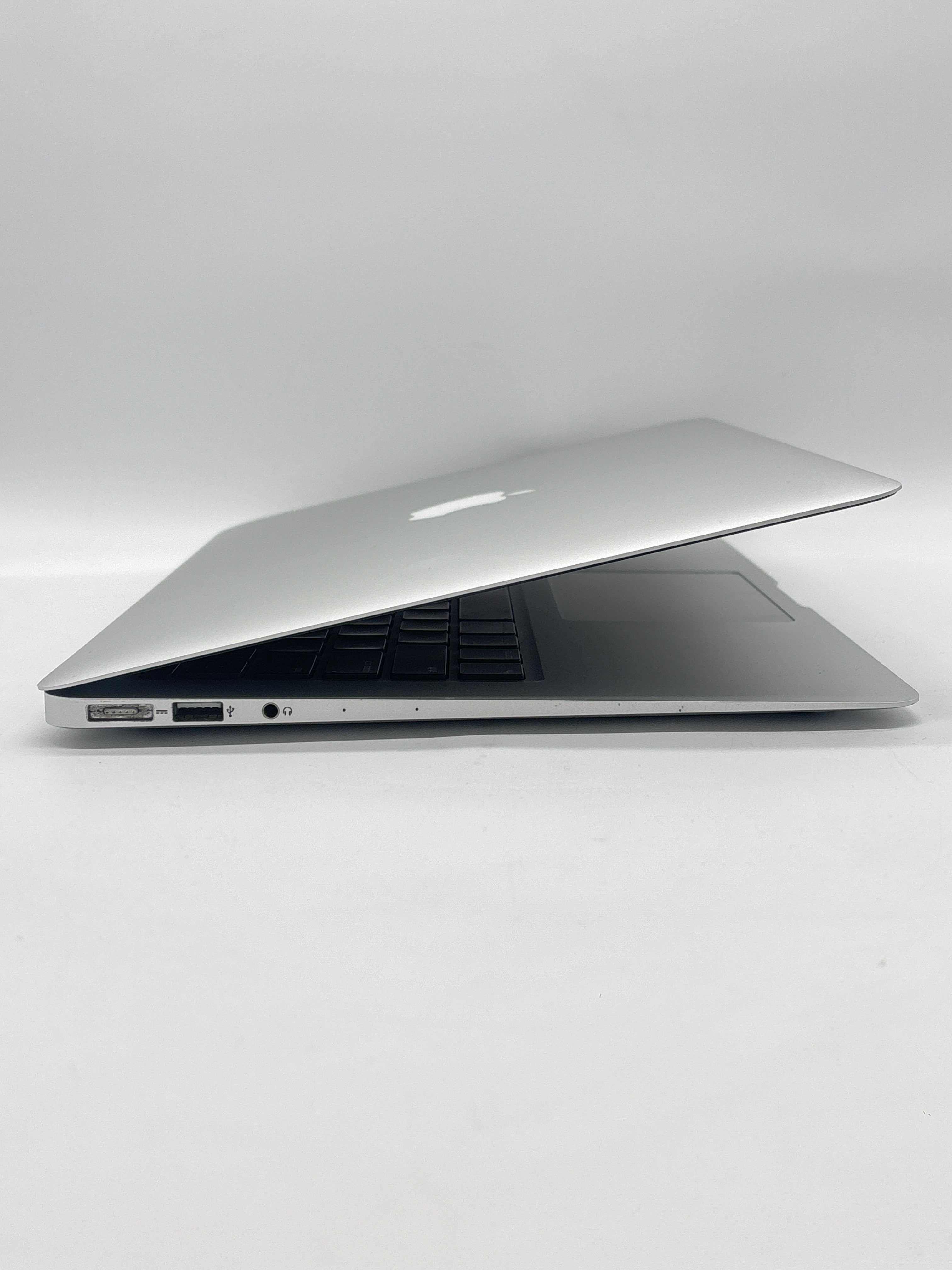 Apple MacBook Air A1466 2014 Intel i5 4GB RAM 128GB SSD Silver - Cracked Screen