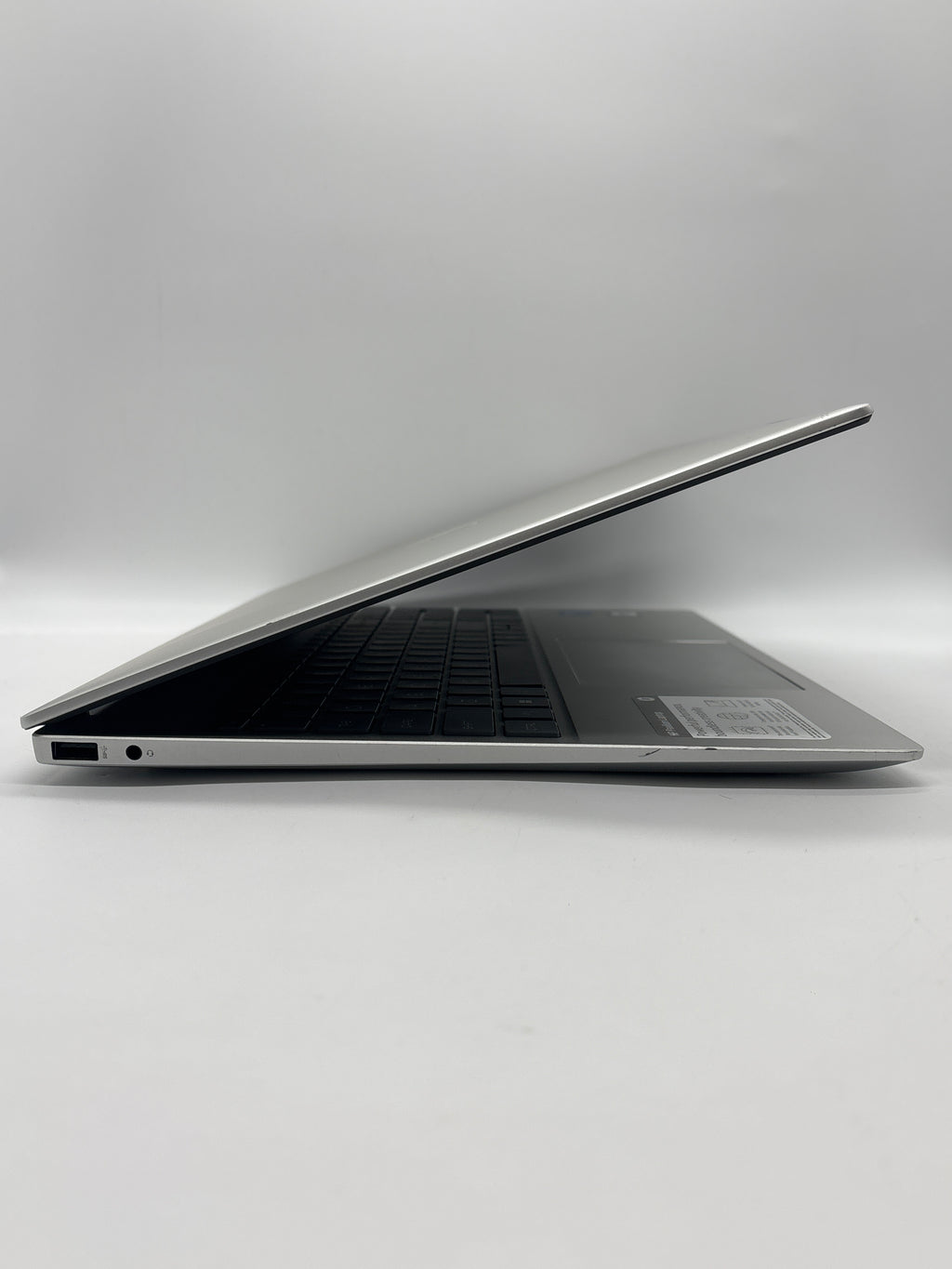 HP Pavilion 16-af0063cl Core 5 120U 16GB RAM 1TB SSD