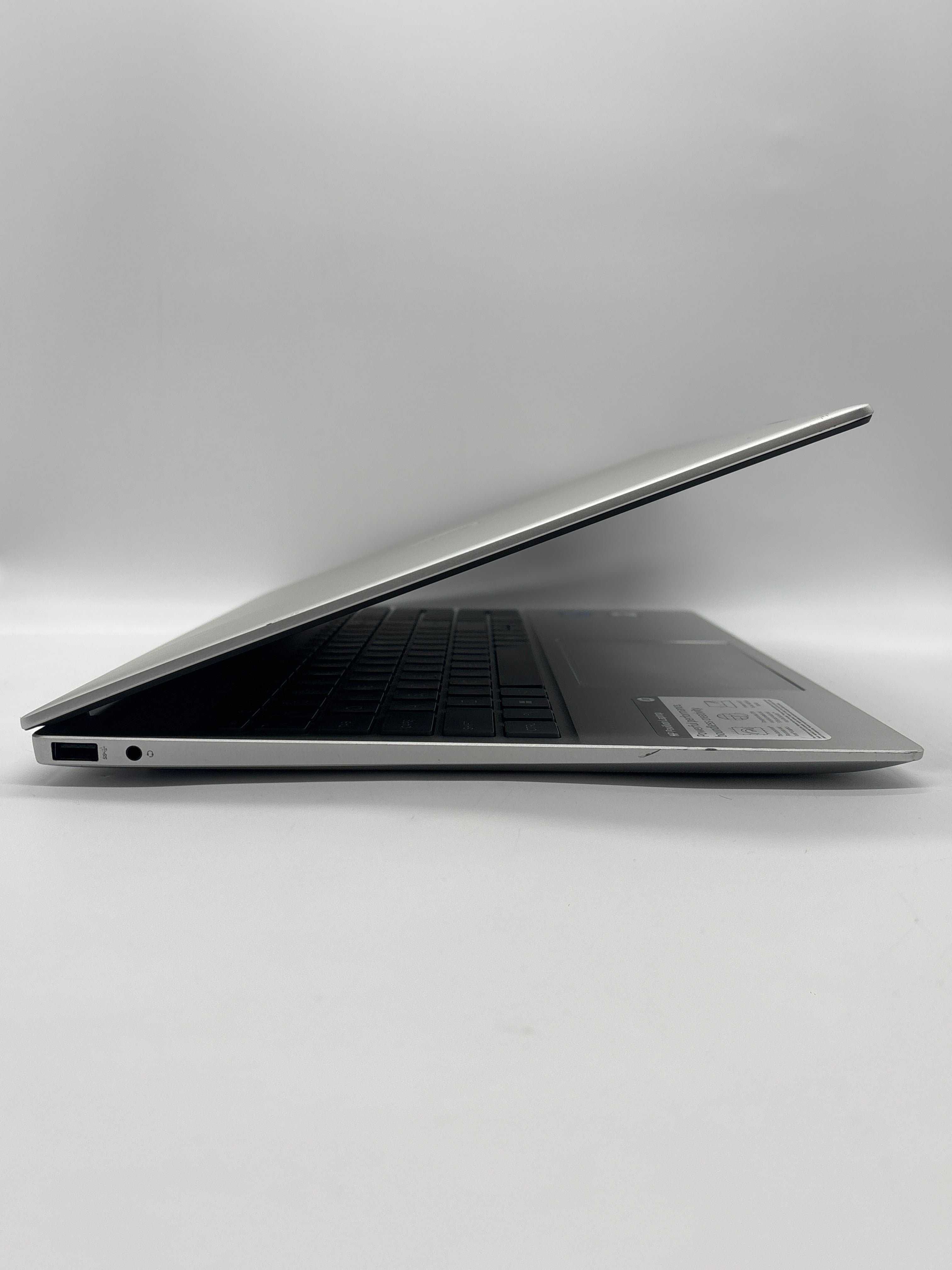HP Pavilion 16-af0063cl Core 5 120U 16GB RAM 1TB SSD