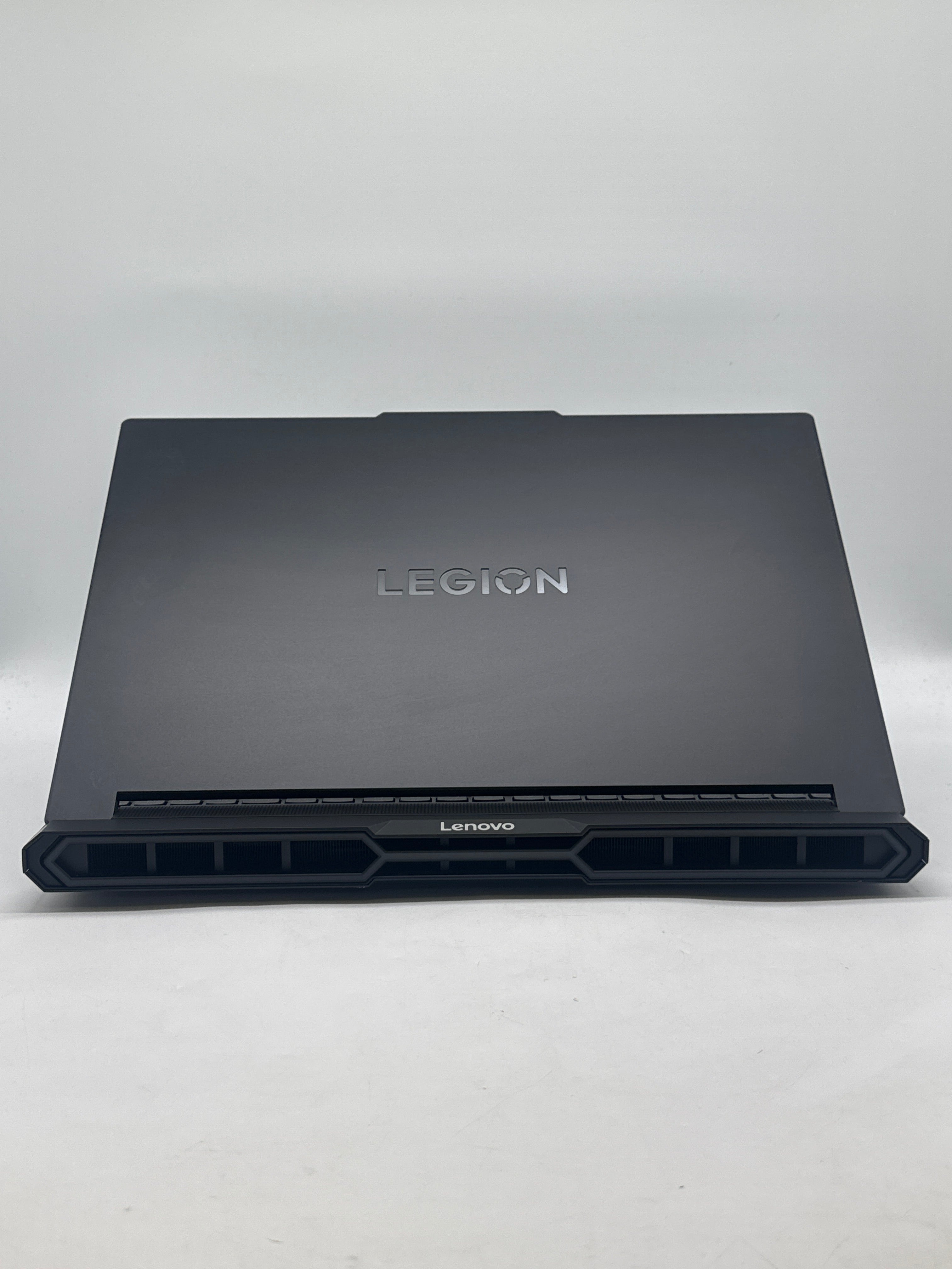 Lenovo Legion Pro 7 16" Core Ultra 7 255HX 32GB 2TB SSD RTX 5070 Ti - For Parts
