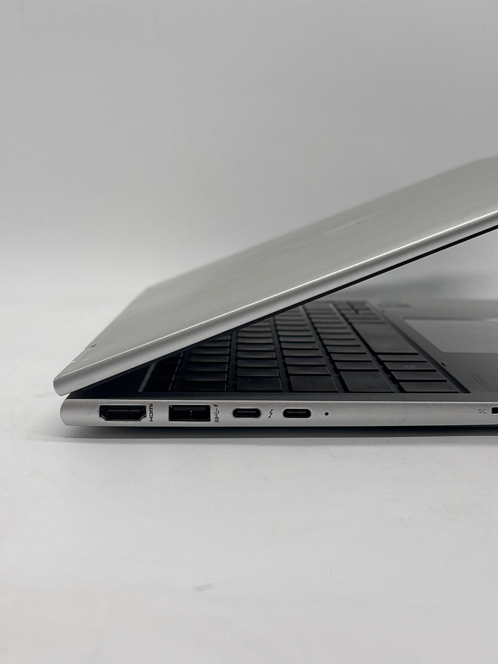 HP ENVY X360 830 G10 i7-1365U 32GB RAM 512GB SSD - Scuffs on Screen