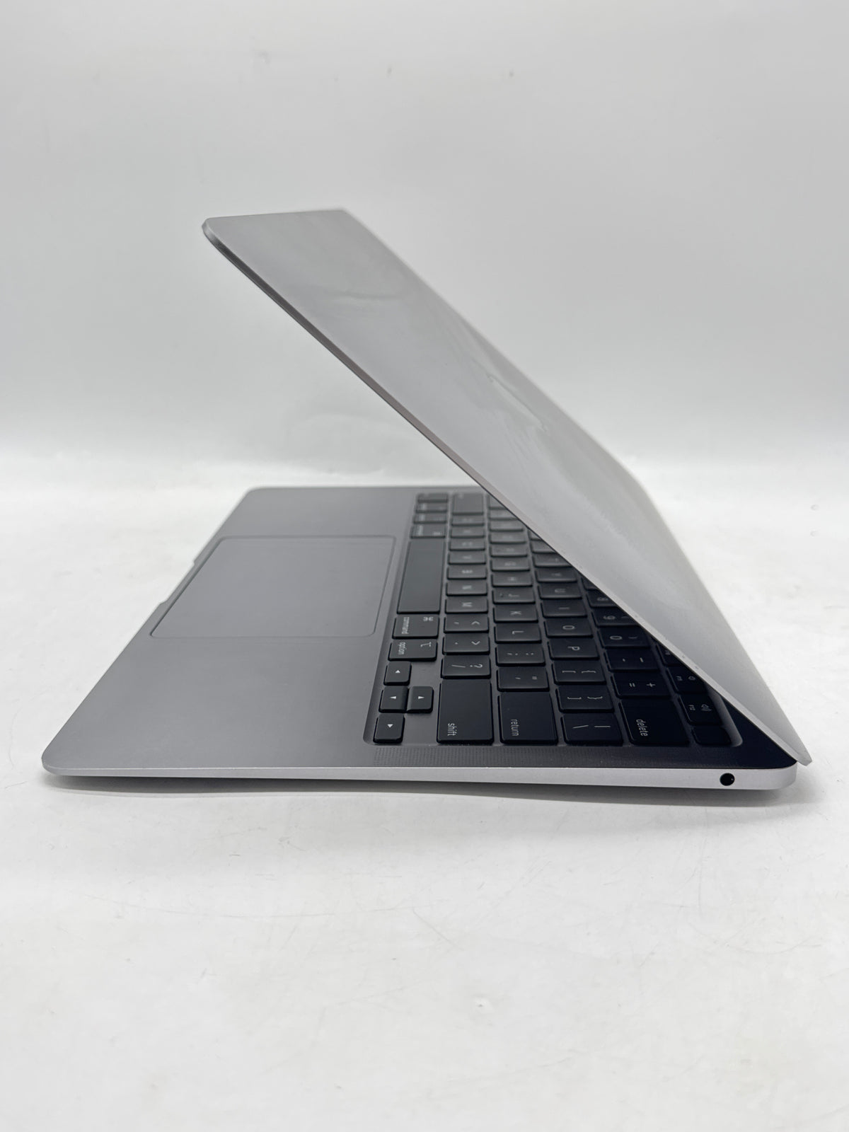 Apple MacBook Air 13in Retina A2179 2020 Core i3 8GB RAM 256GB SSD - Used