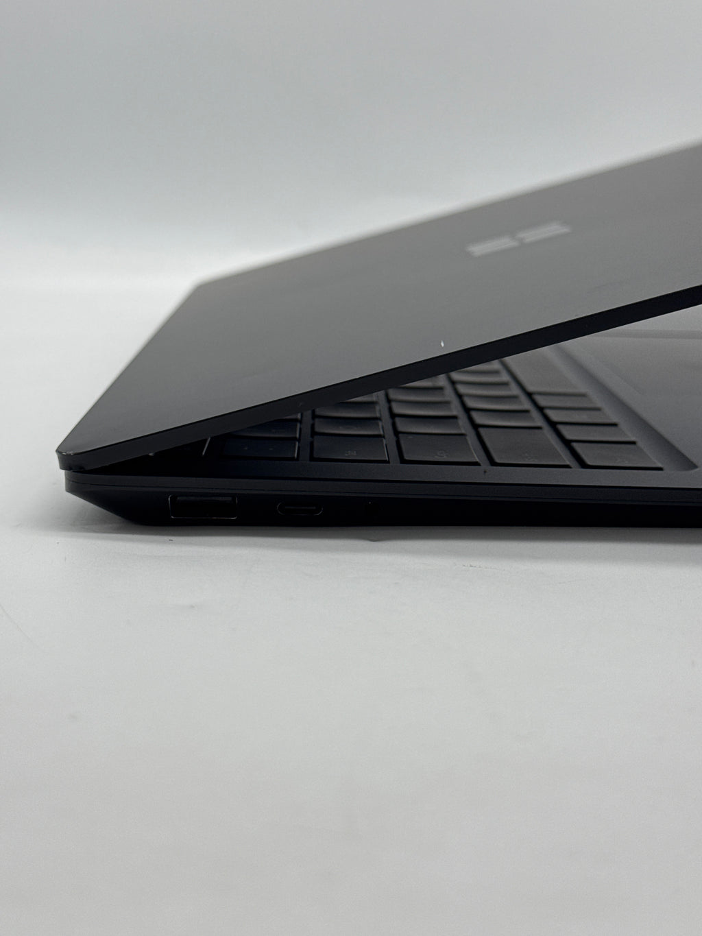 Microsoft Surface Laptop 3 1868 13" Intel Core i5-1035G7 8GB RAM 256GB SSD Black - Used