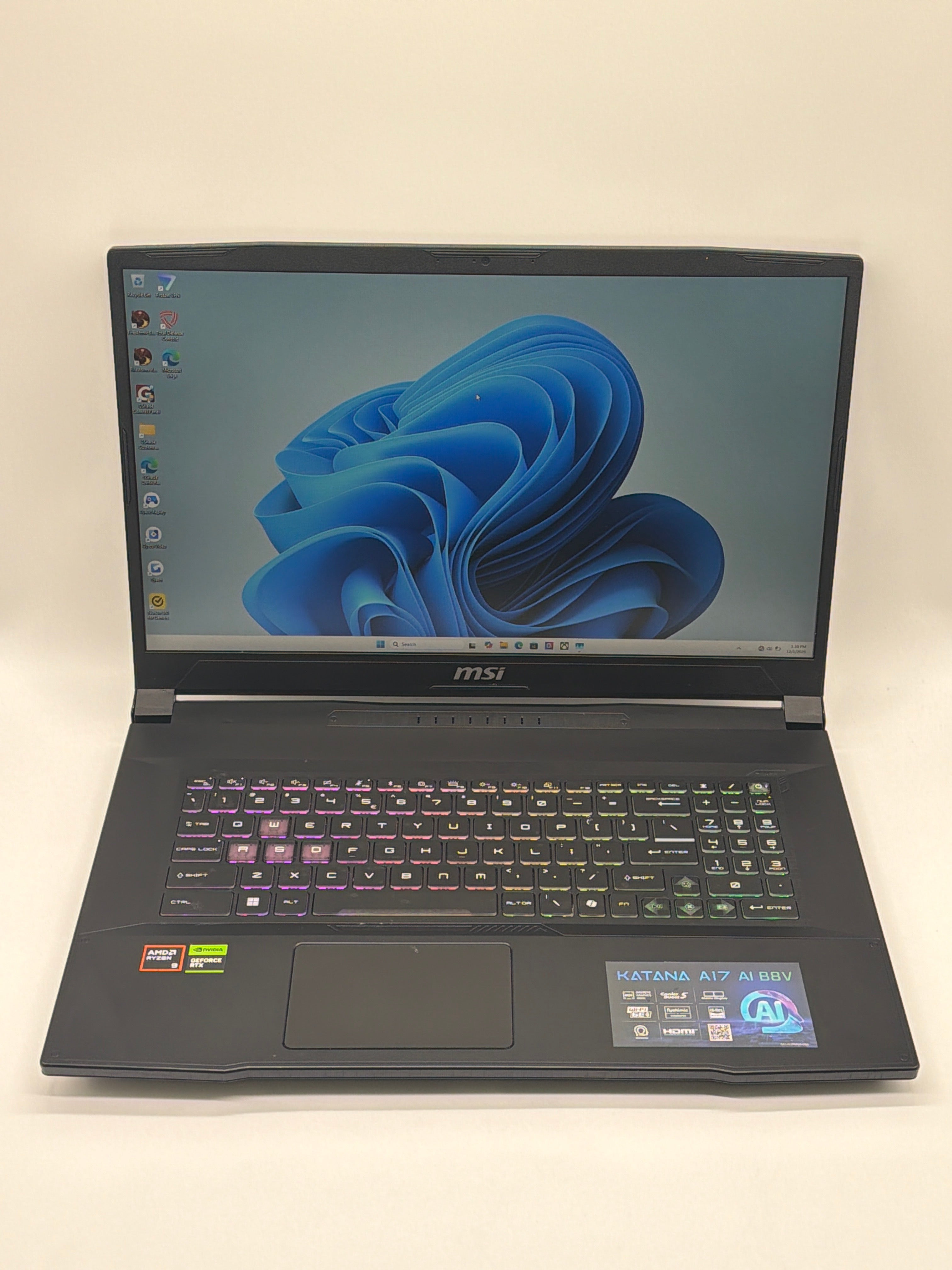 MSI Katana A17 AI B8VE Ryzen 9 8945HS 32GB 1TB RTX 4050 W/ Box and Charger