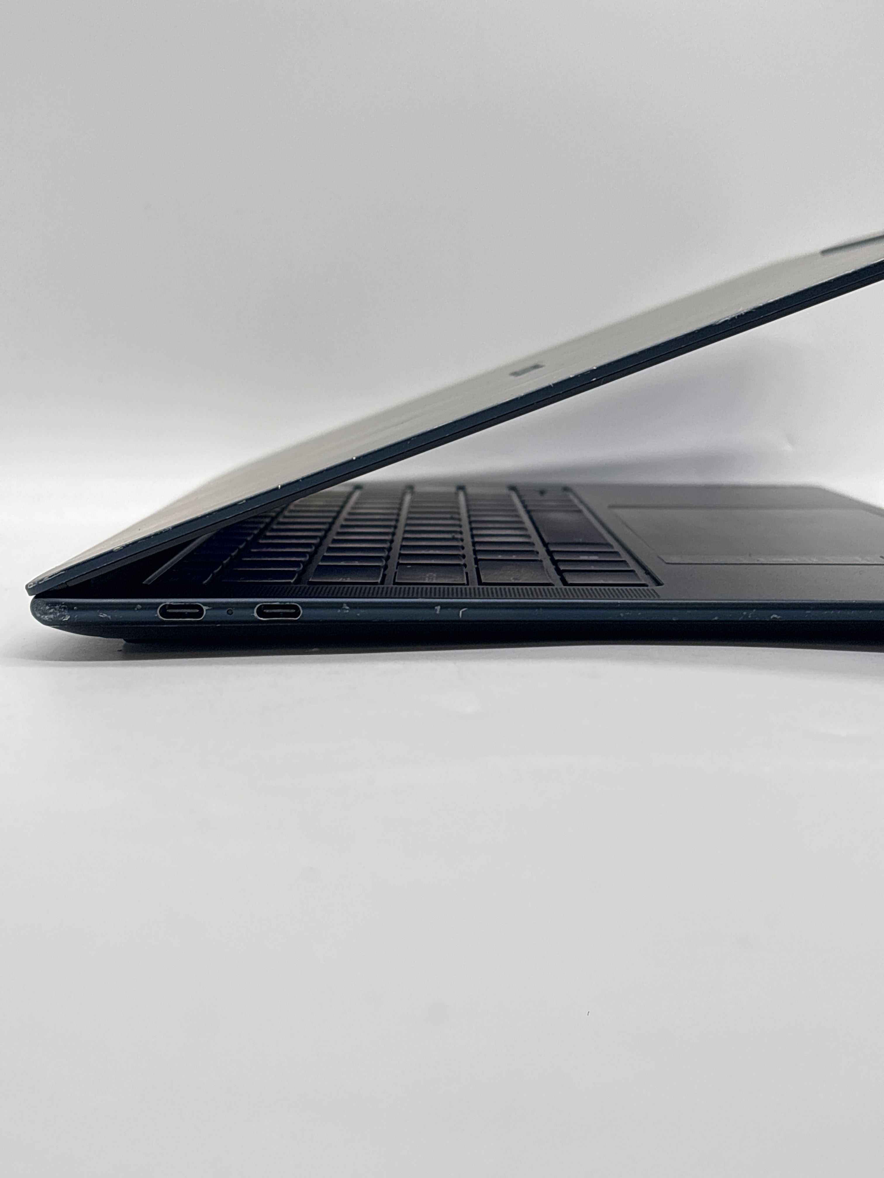 Lenovo Yoga Slim 7 14Q8X9 Touch Snapdragon X Elite 16GB RAM 512GB SSD