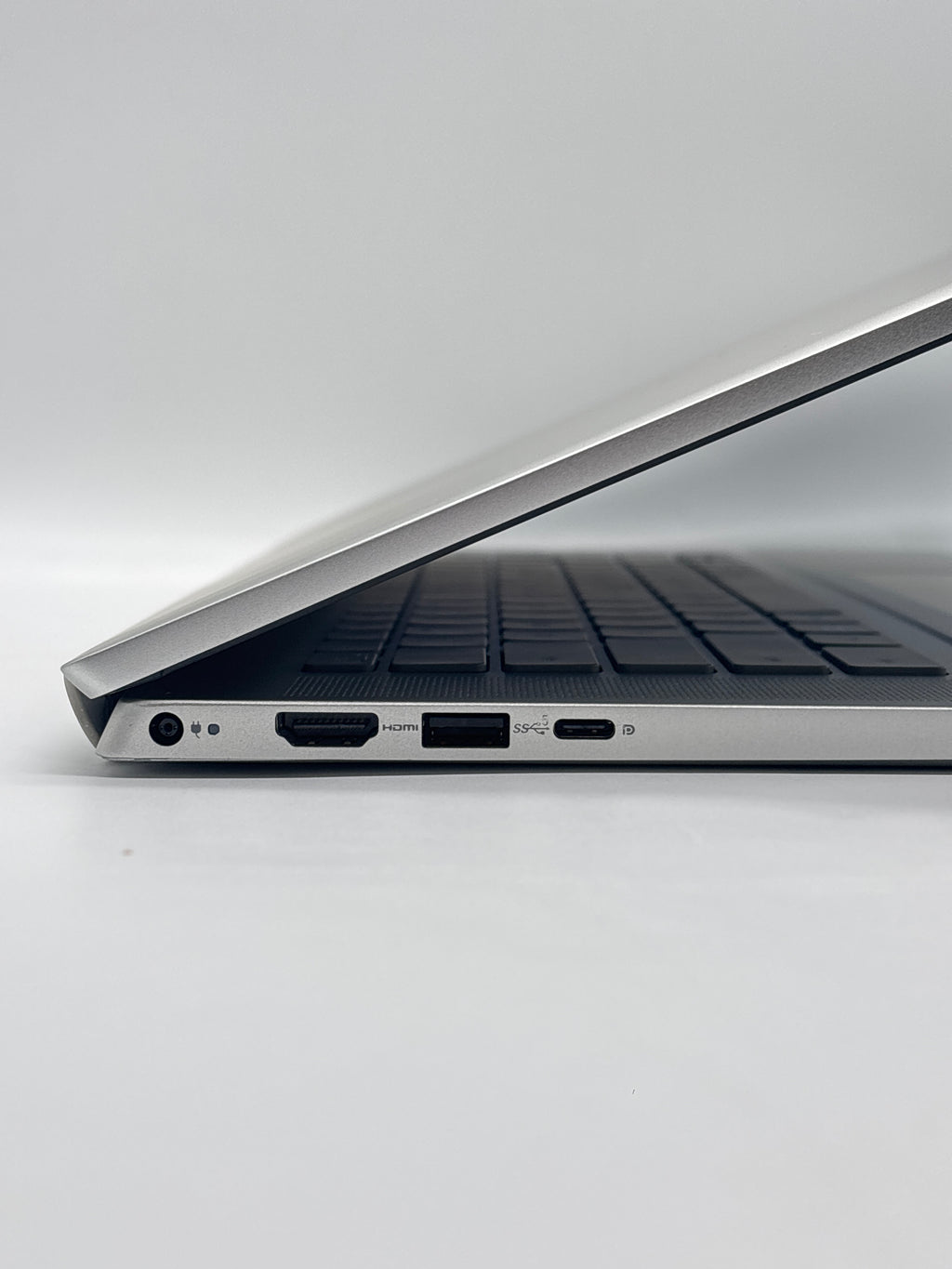 Dell Inspiron 16 5620 Touch i7-1255U 16GB RAM 512GB GeForce MX570