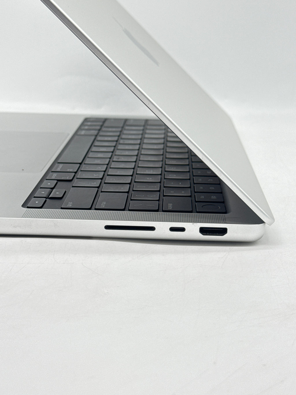 Apple MacBook Pro  M5 A3434 16GB RAM 1TB SSD 14.2" - Used