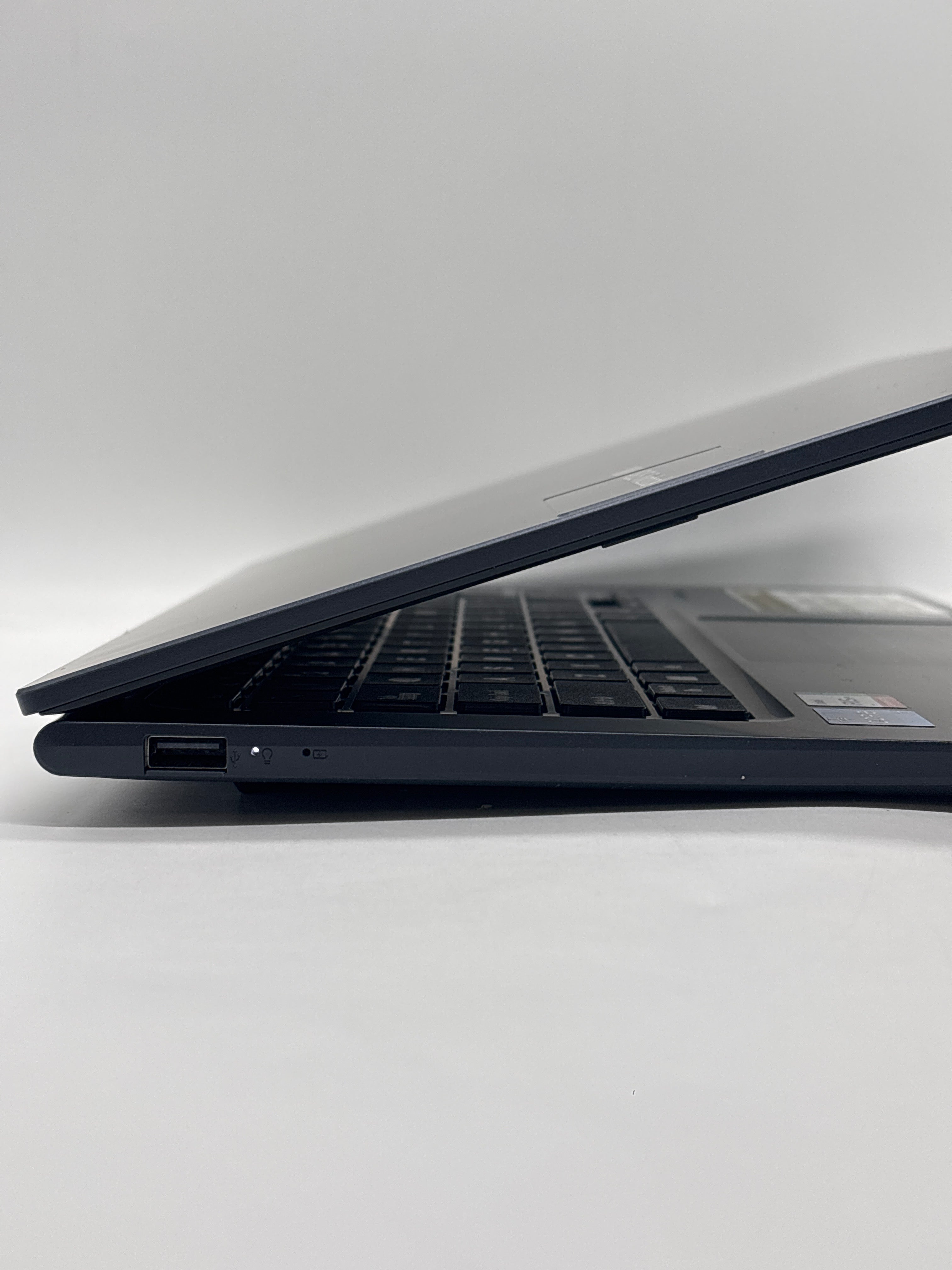 Asus Vivobook X1404VA i7-1355U 12GB RAM 512GB SSD
