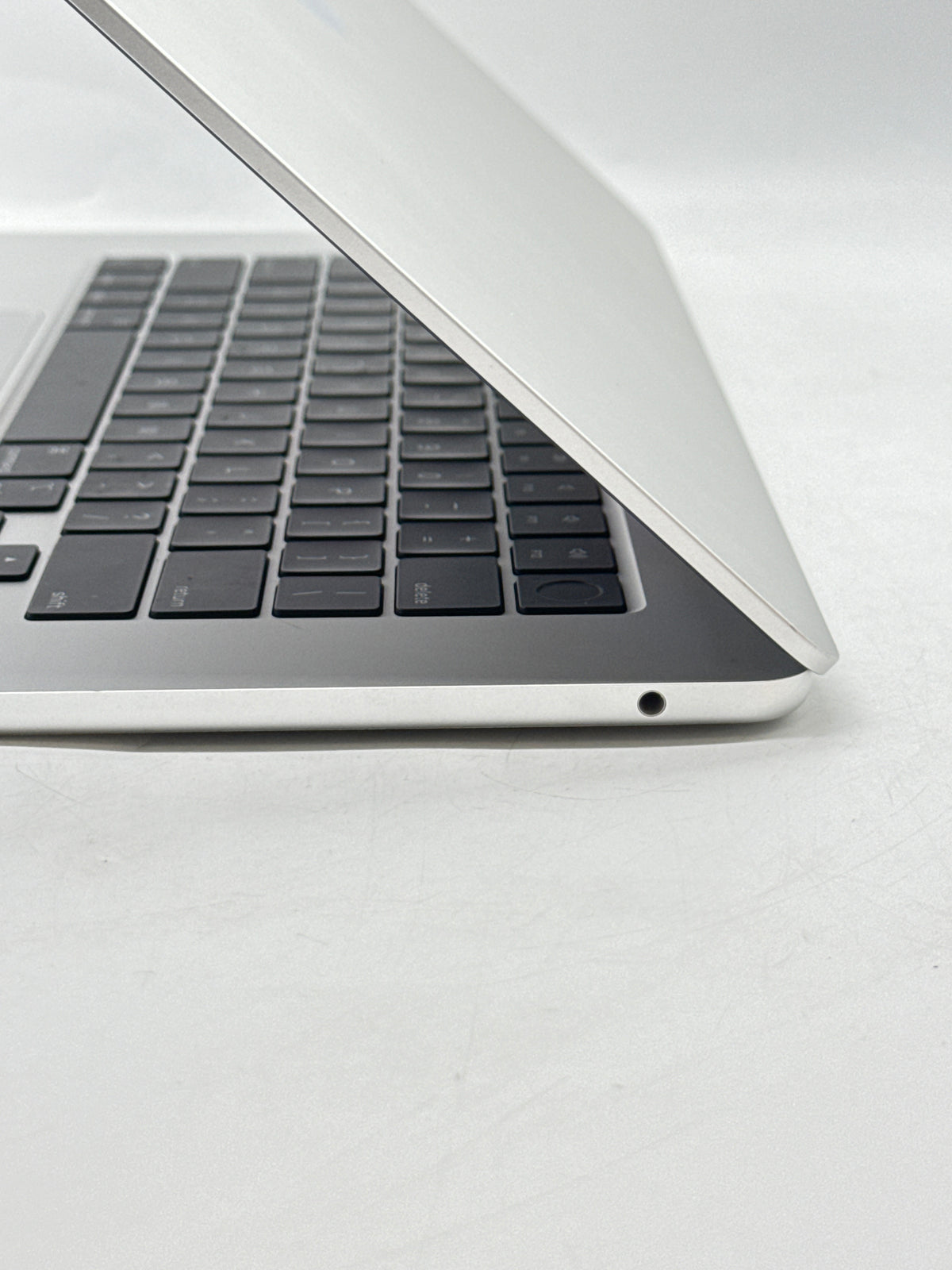 Apple MacBook Air 15in M2 A2941 8GB RAM 256GB SSD Silver - Used