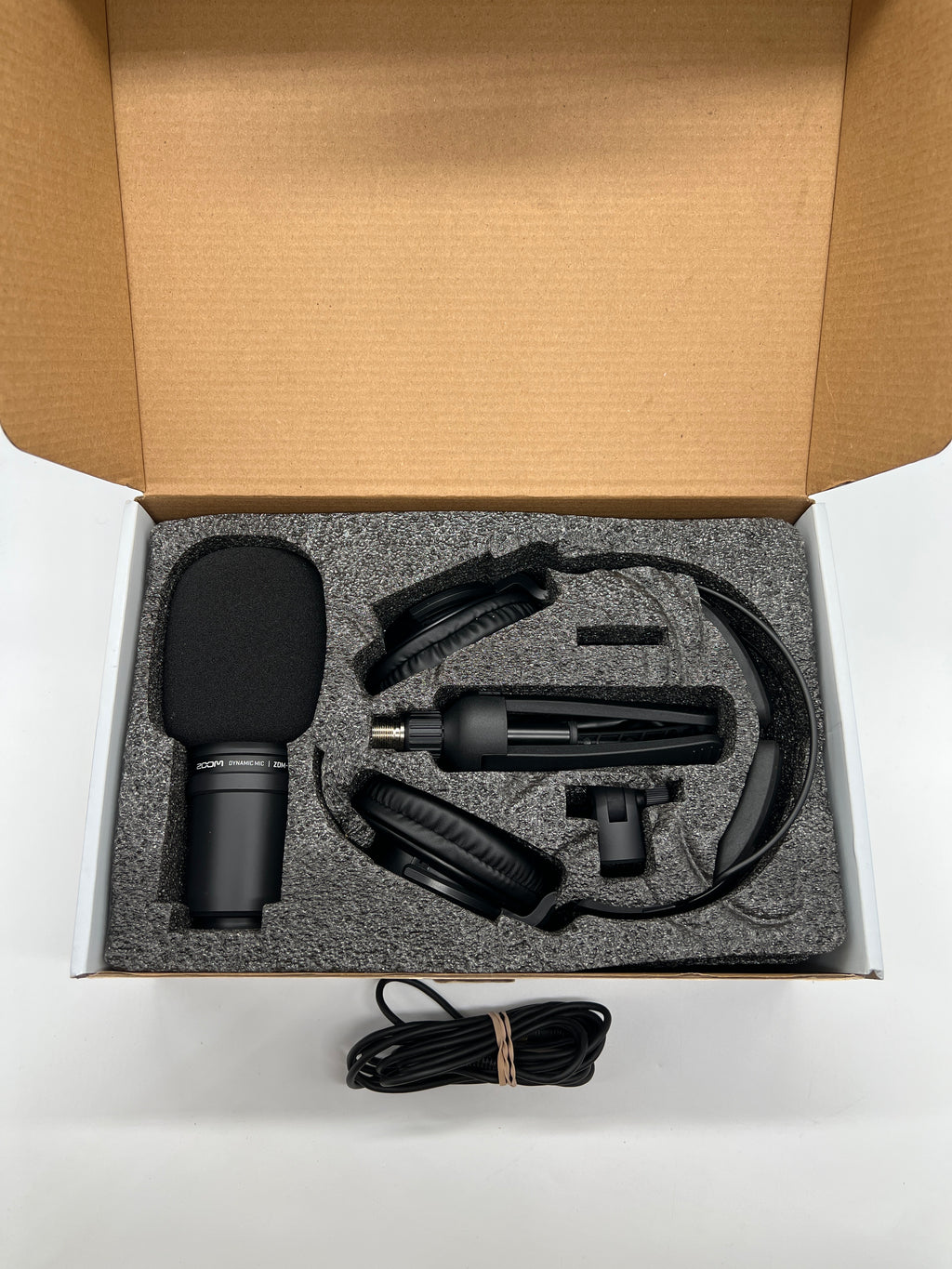 Zoom ZDM-1 Podcast Mic Pack Dynamic Microphone Wired Supercardioid Black Used