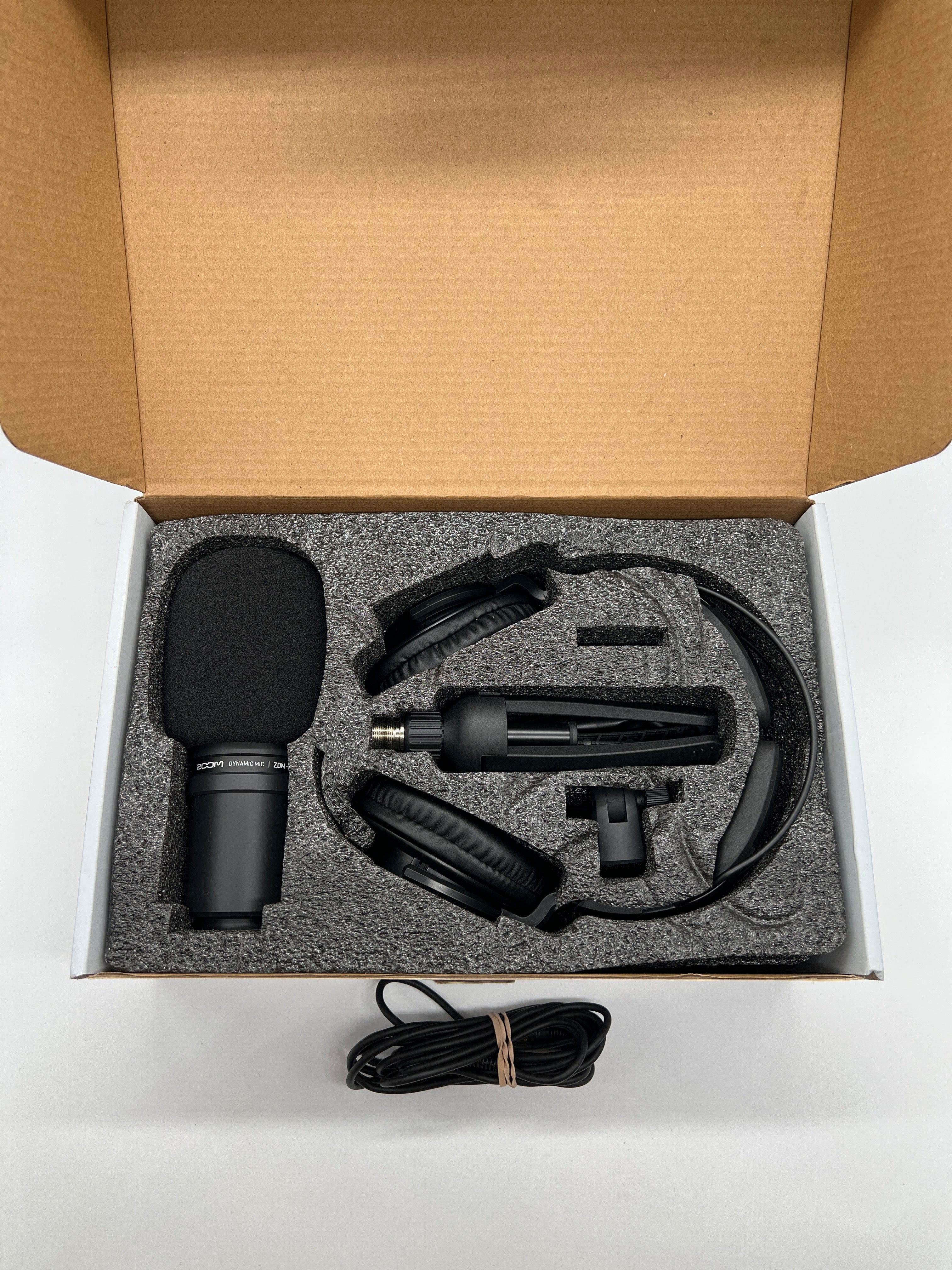 Zoom ZDM-1 Podcast Mic Pack Dynamic Microphone Wired Supercardioid Black Used