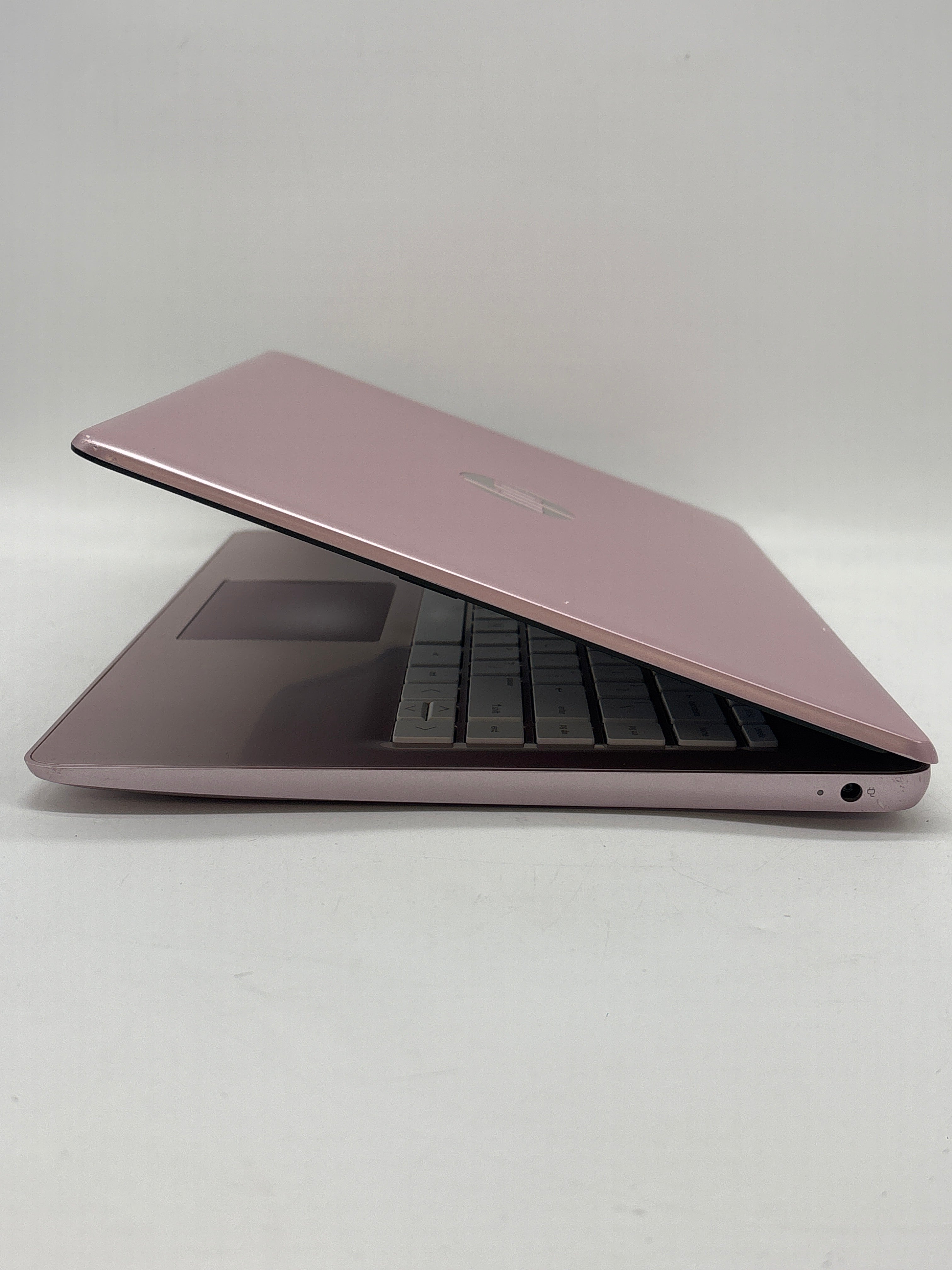 HP 14-ds0120nr AMD Radeon A4-9120e 4GB RAM 64GB SSD - Bad SSD