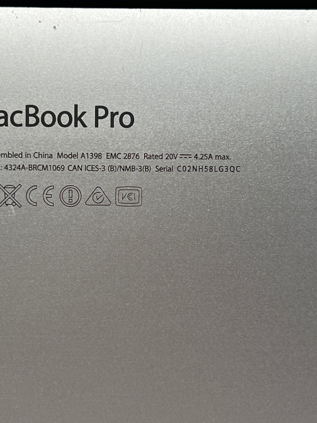 Apple MacBook Pro 15" A1398 Core i7 16GB RAM 256GB SSD - Used (READ)