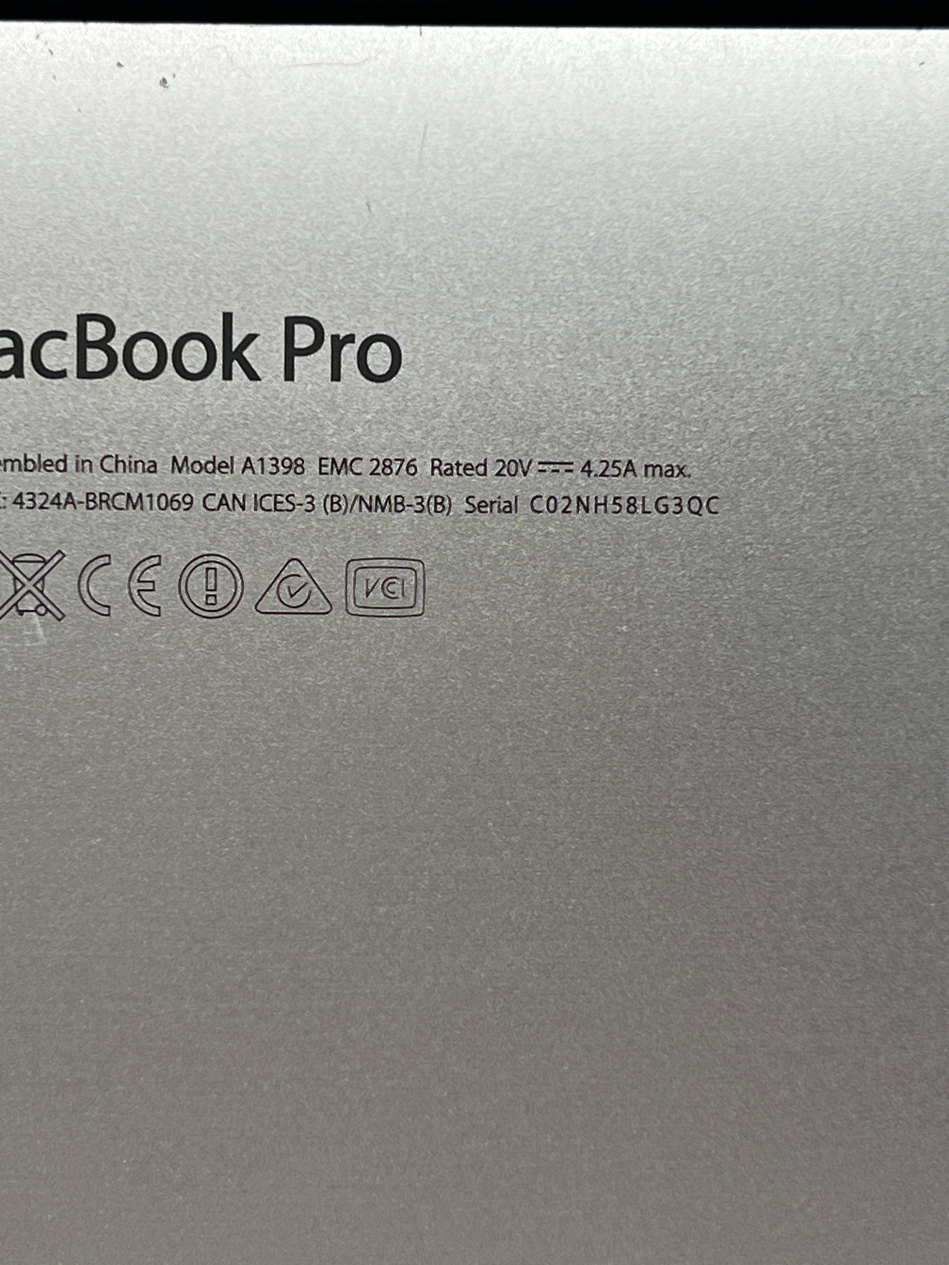Apple MacBook Pro 15" A1398 Core i7 16GB RAM 256GB SSD - Used (READ)