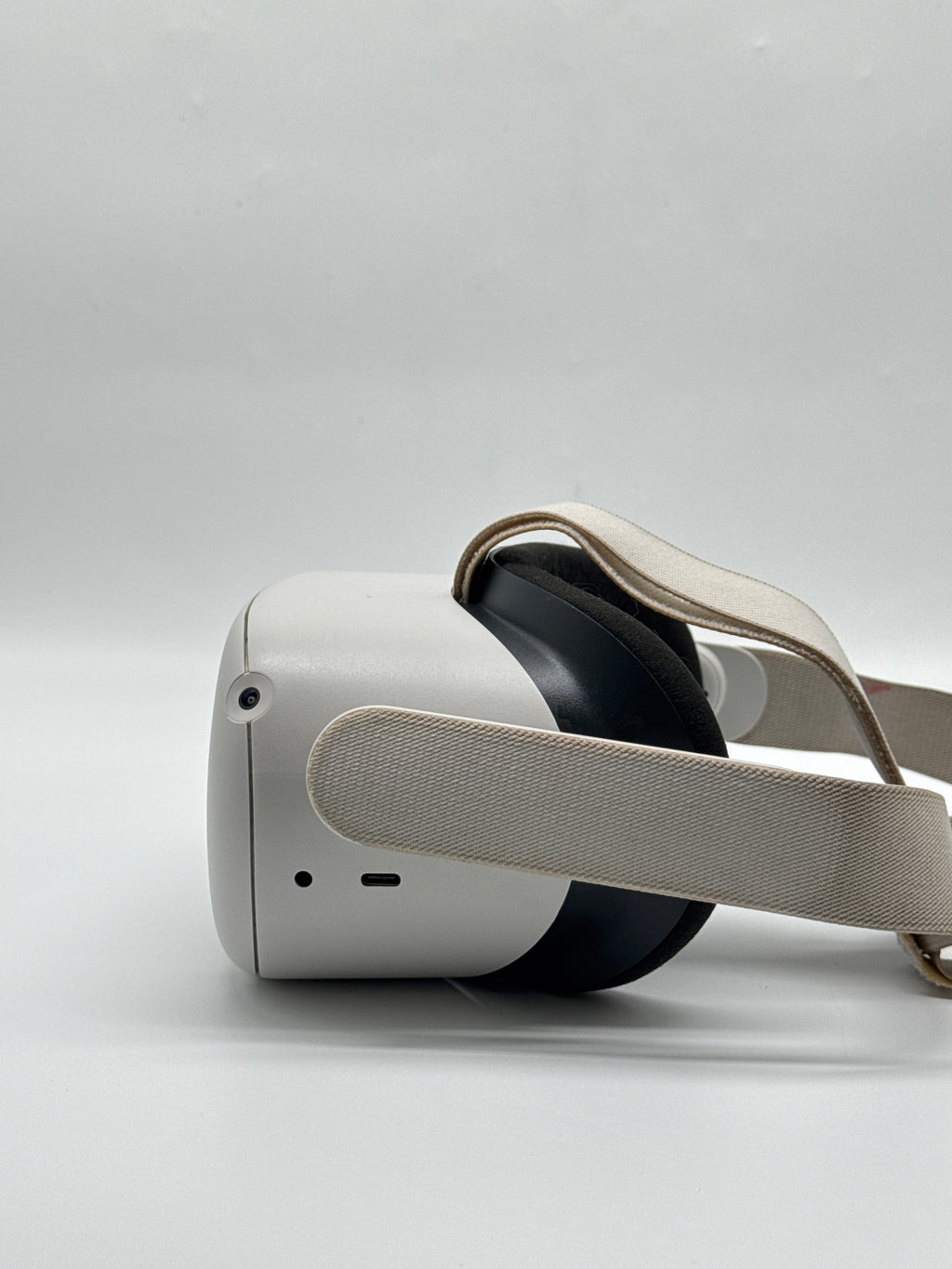 Meta Quest 2 All-In-One VR Headset 64GB - Cracked Frame, Read
