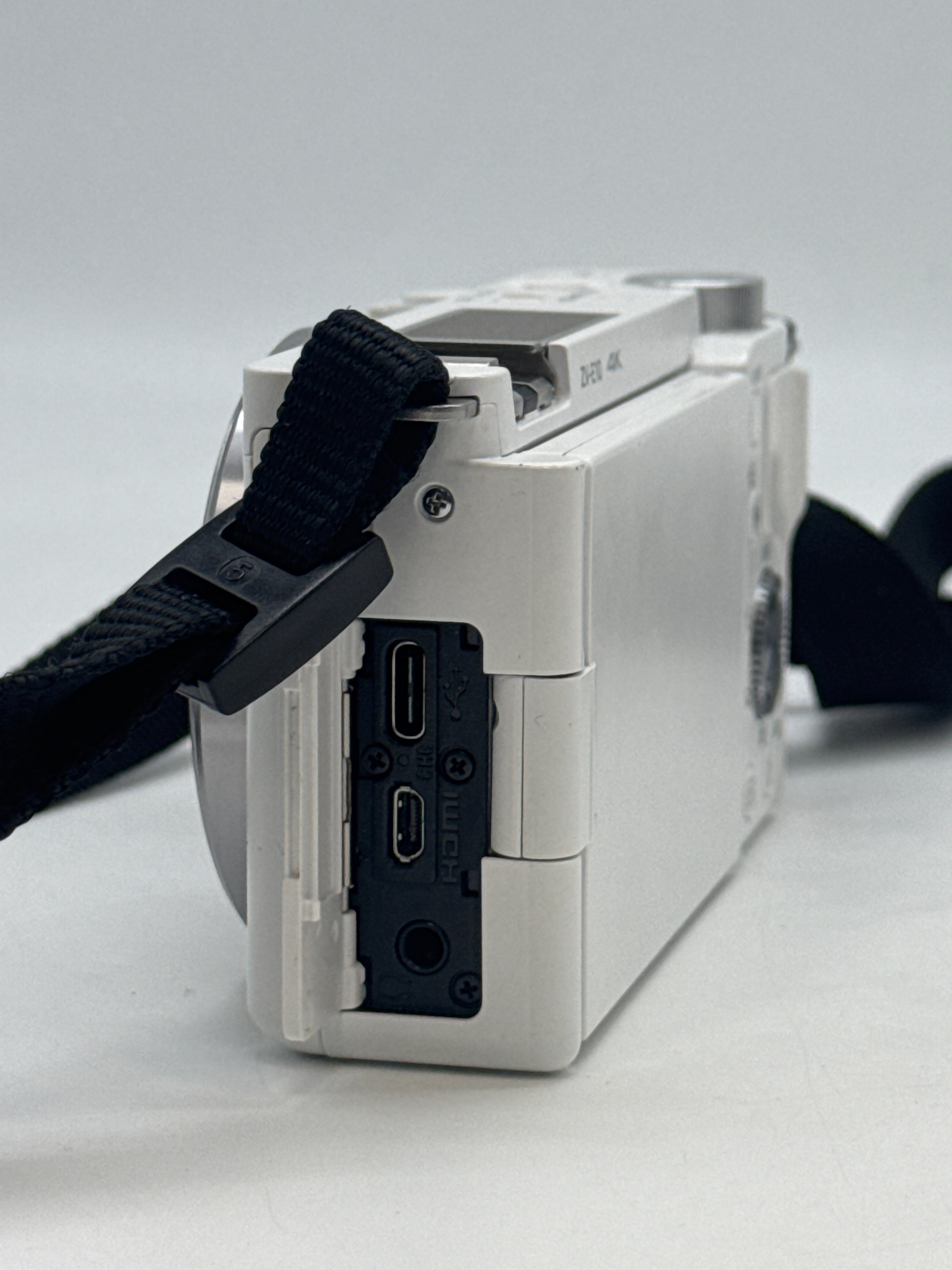 Sony Alpha ZV-E10 White Body Only - for part read desc