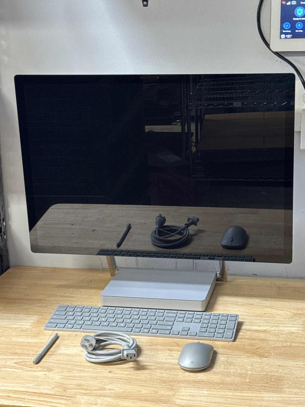 Microsoft Surface Studio 28 in i7 16GB RAM 1TB Hybrid Drive GTX 965M - For Parts (Does not power on)