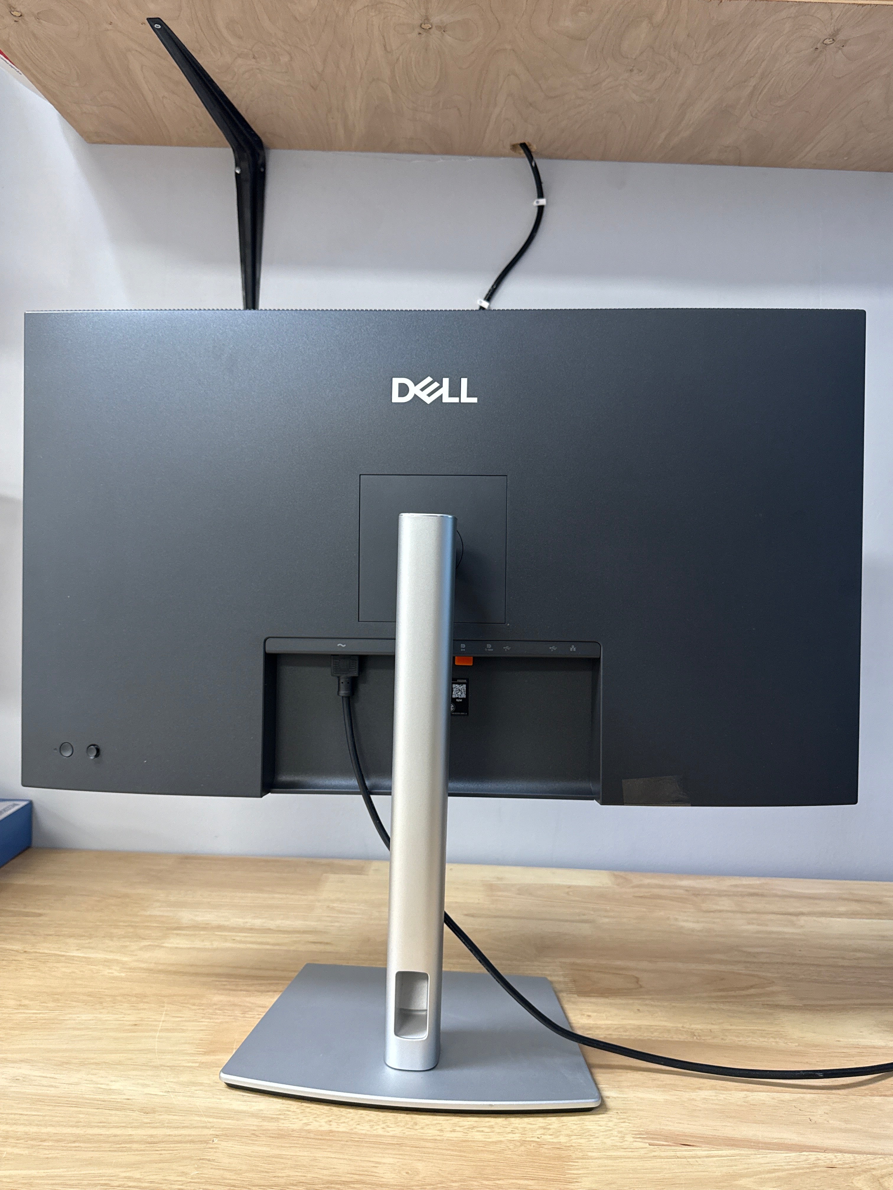 Dell Pro 32 Plus QHD USB-C Hub Monitor P3225DE LED With Stand