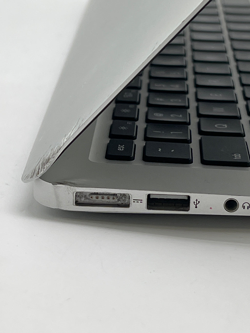 Apple MacBook Air 13" A1466 i5 8GB RAM 128GB SSD - Used
