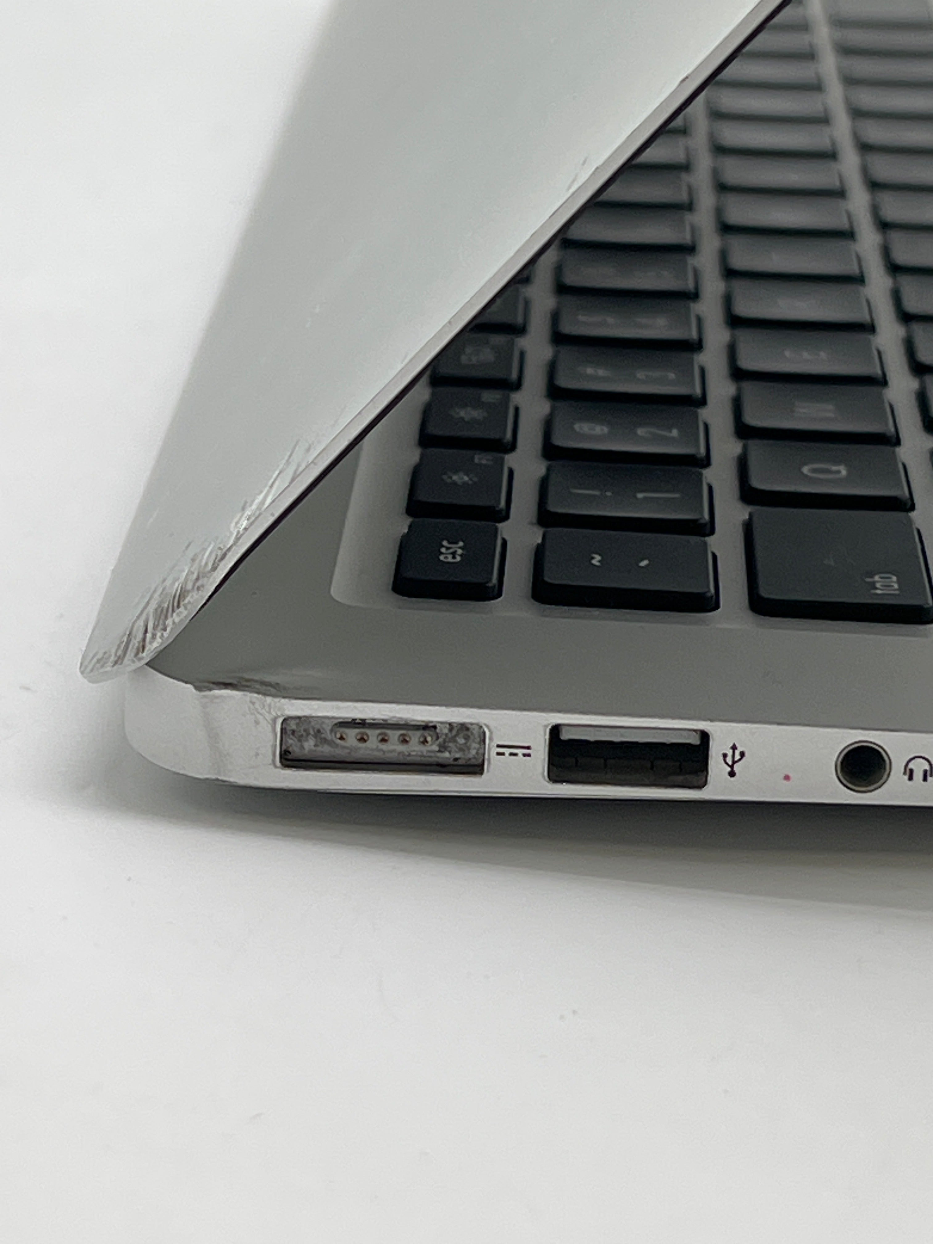 Apple MacBook Air 13" A1466 i5 8GB RAM 128GB SSD - Used