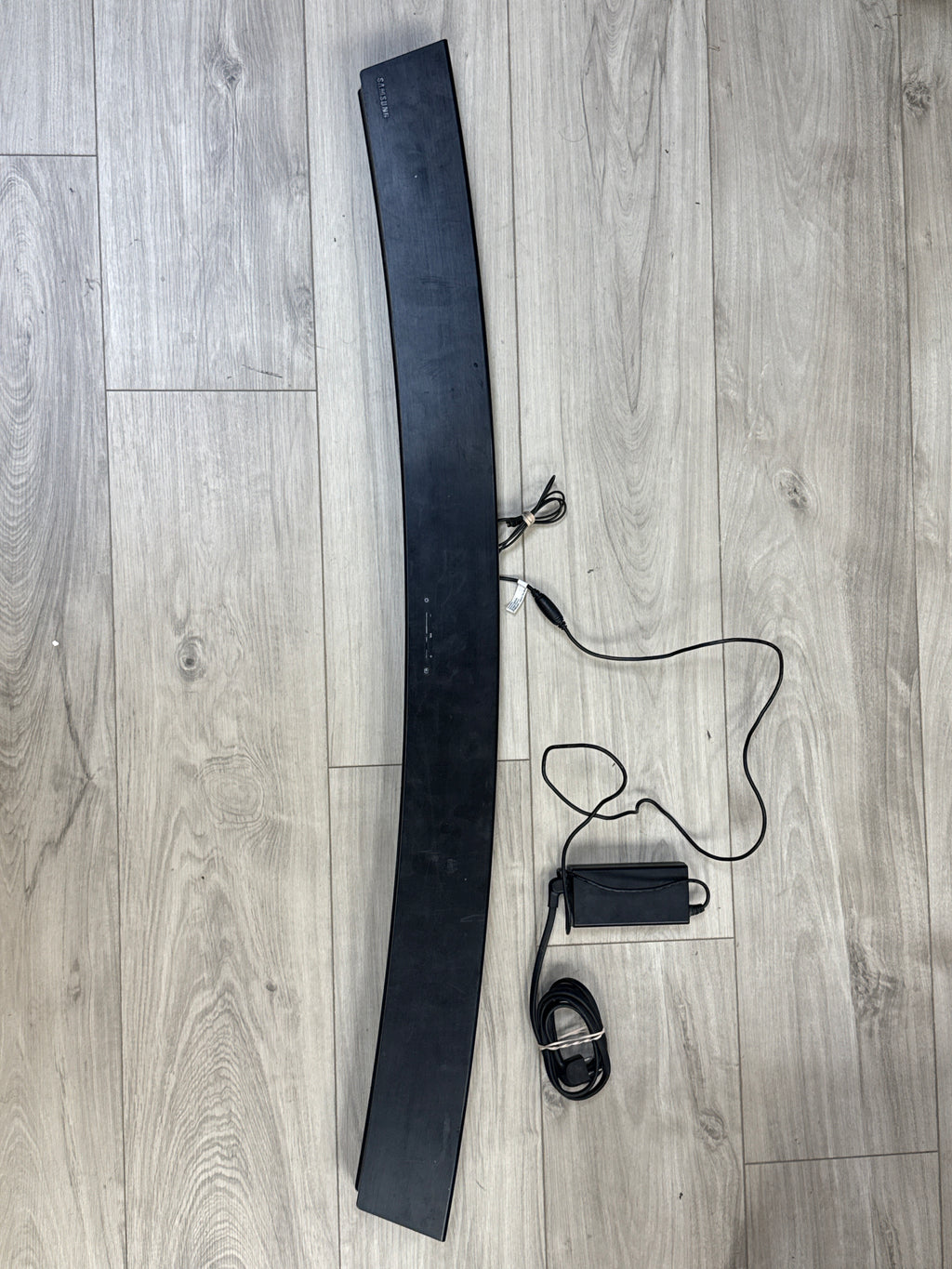 Samsung HW-J4000 / PS-WJ4000 2.1 Channel Soundbar & Wireless Subwoofer
