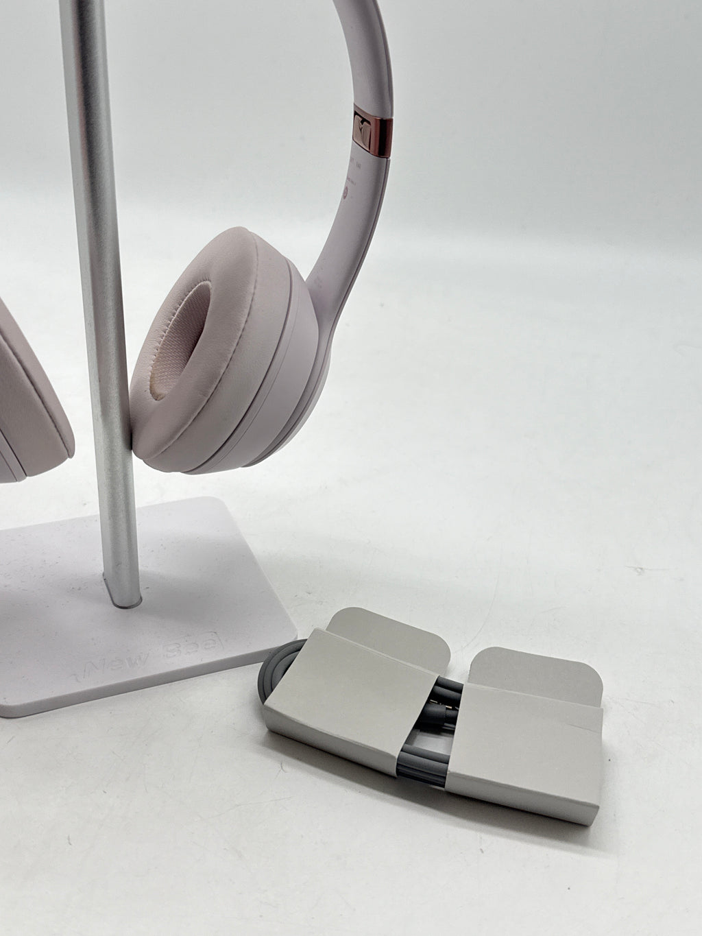 Beats Solo 4 Bluetooth Wireless On-Ear Headphones Pink - Used