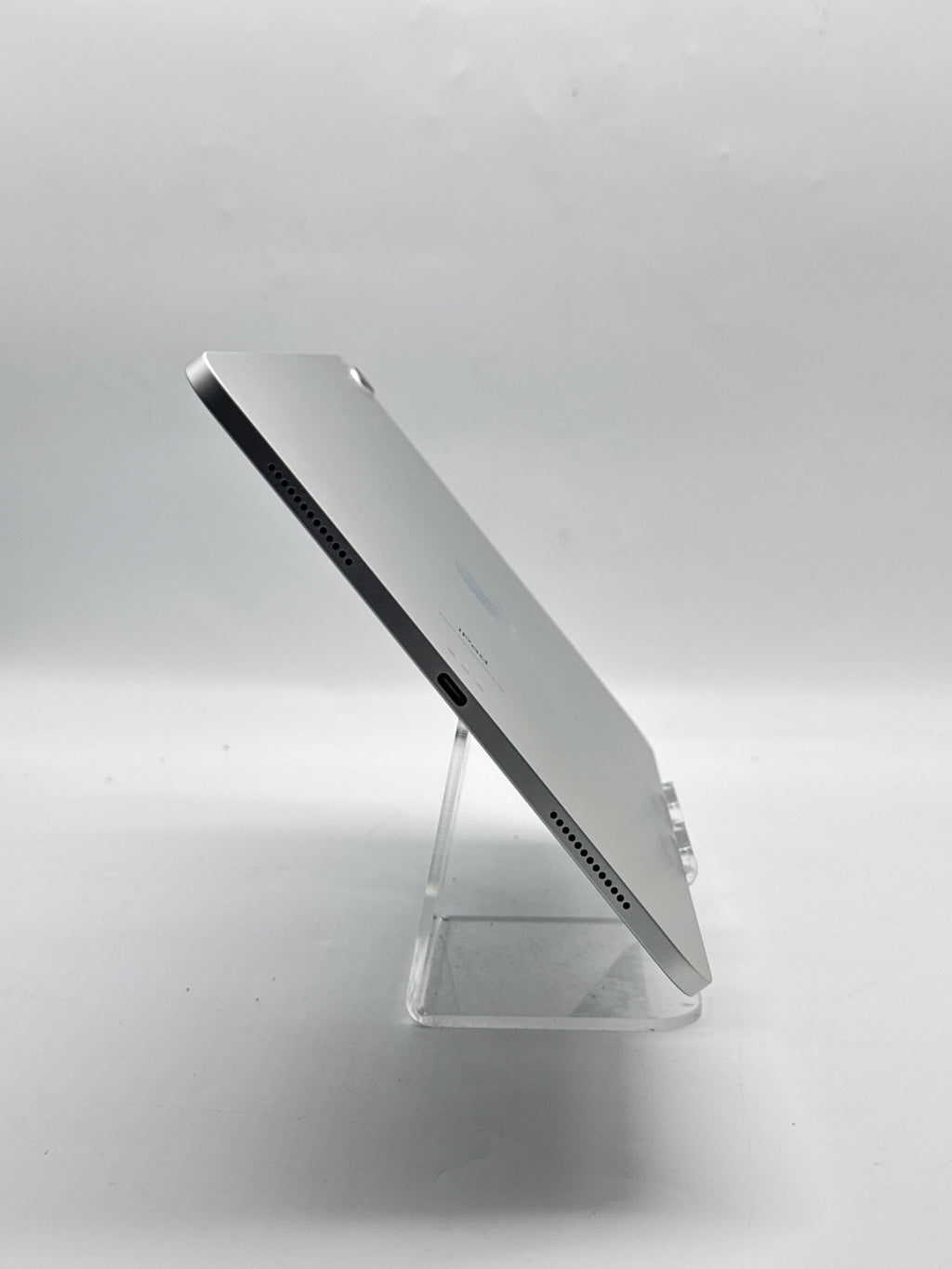 Apple iPad Pro 11in 1st Gen 64GB Wi-Fi Silver Bad Charging Port Read