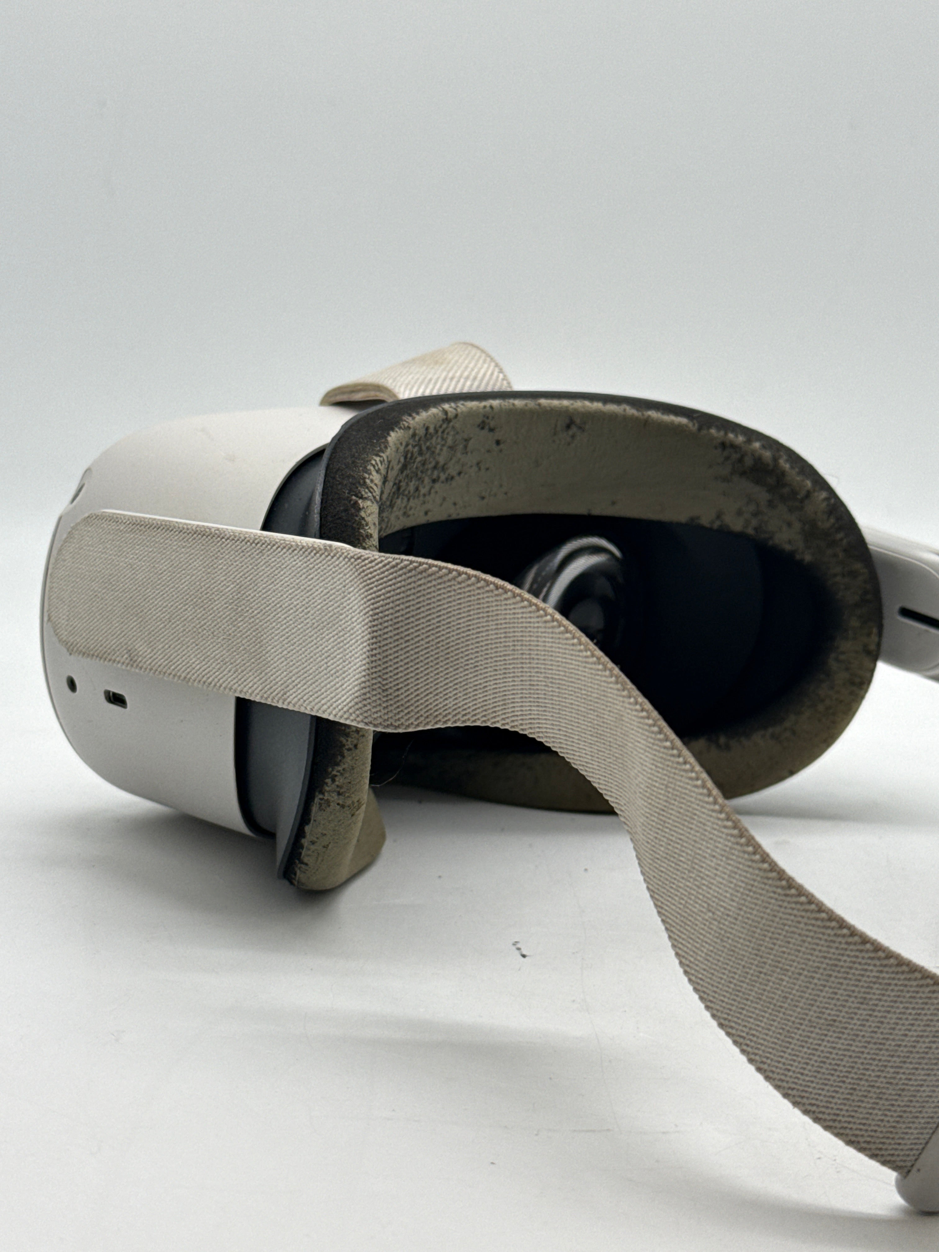 Meta Oculus Quest 2 64 GB VR Headset White - For Parts