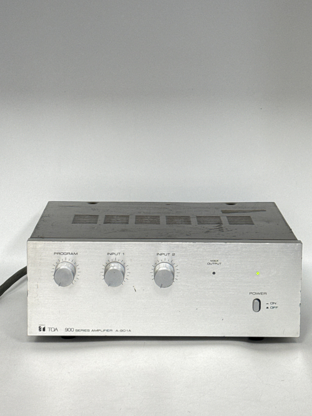 TOA A-901A Power Amplifier - For Parts [Untested Powers On]