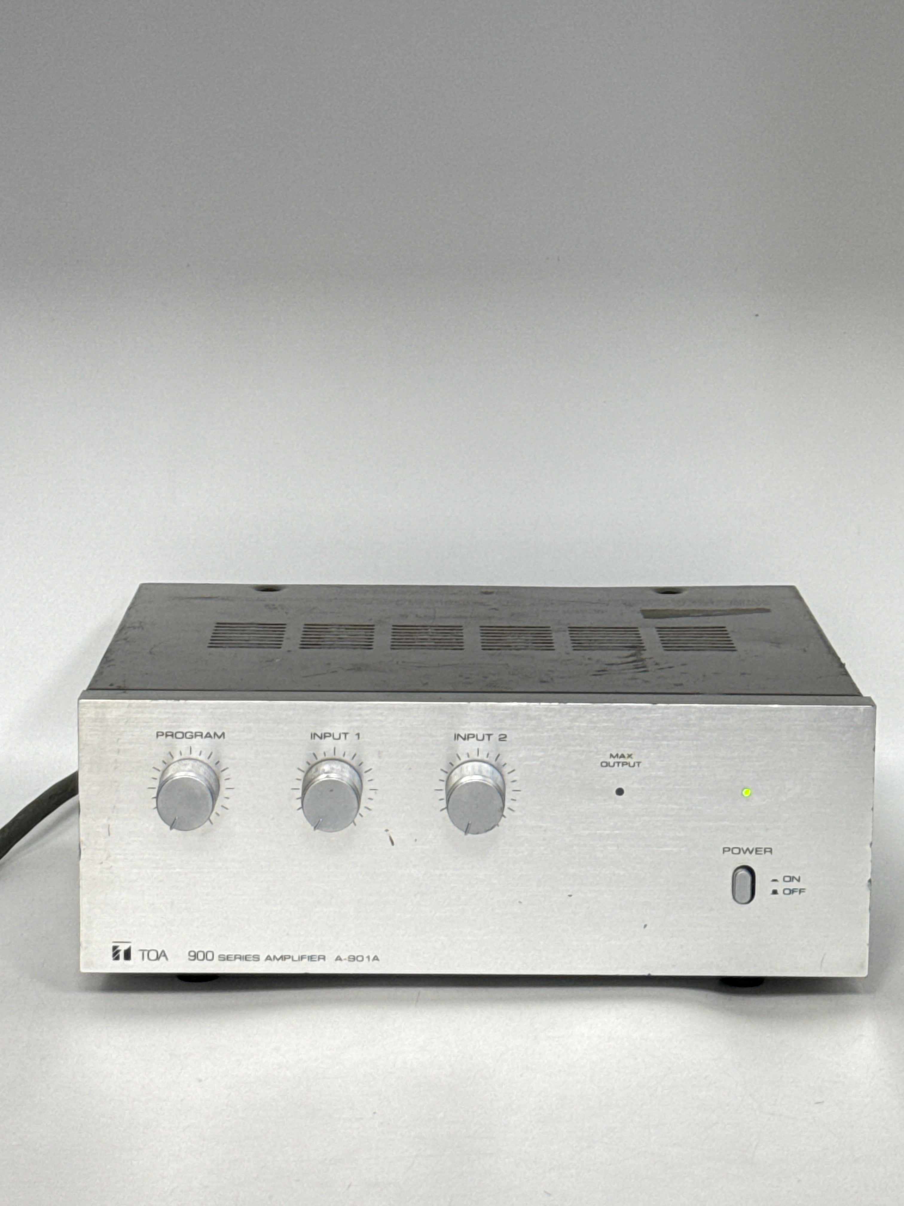 TOA A-901A Power Amplifier - For Parts [Untested Powers On]