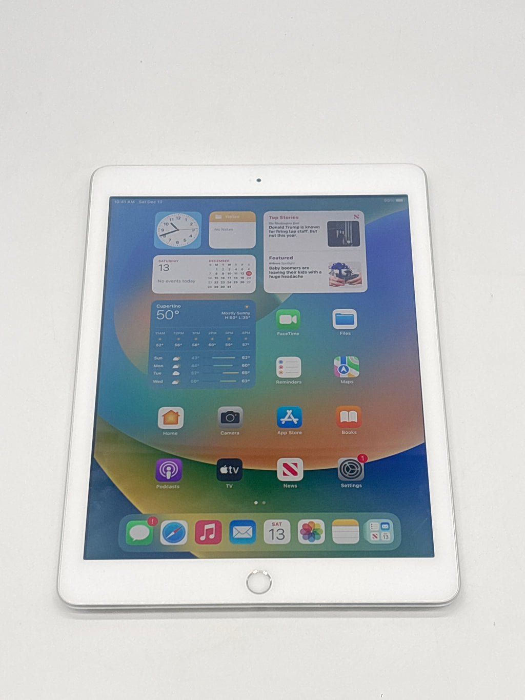 Apple iPad 5th Gen A1822 9.7 in 128 GB Silver Wi-Fi Unlocked Used