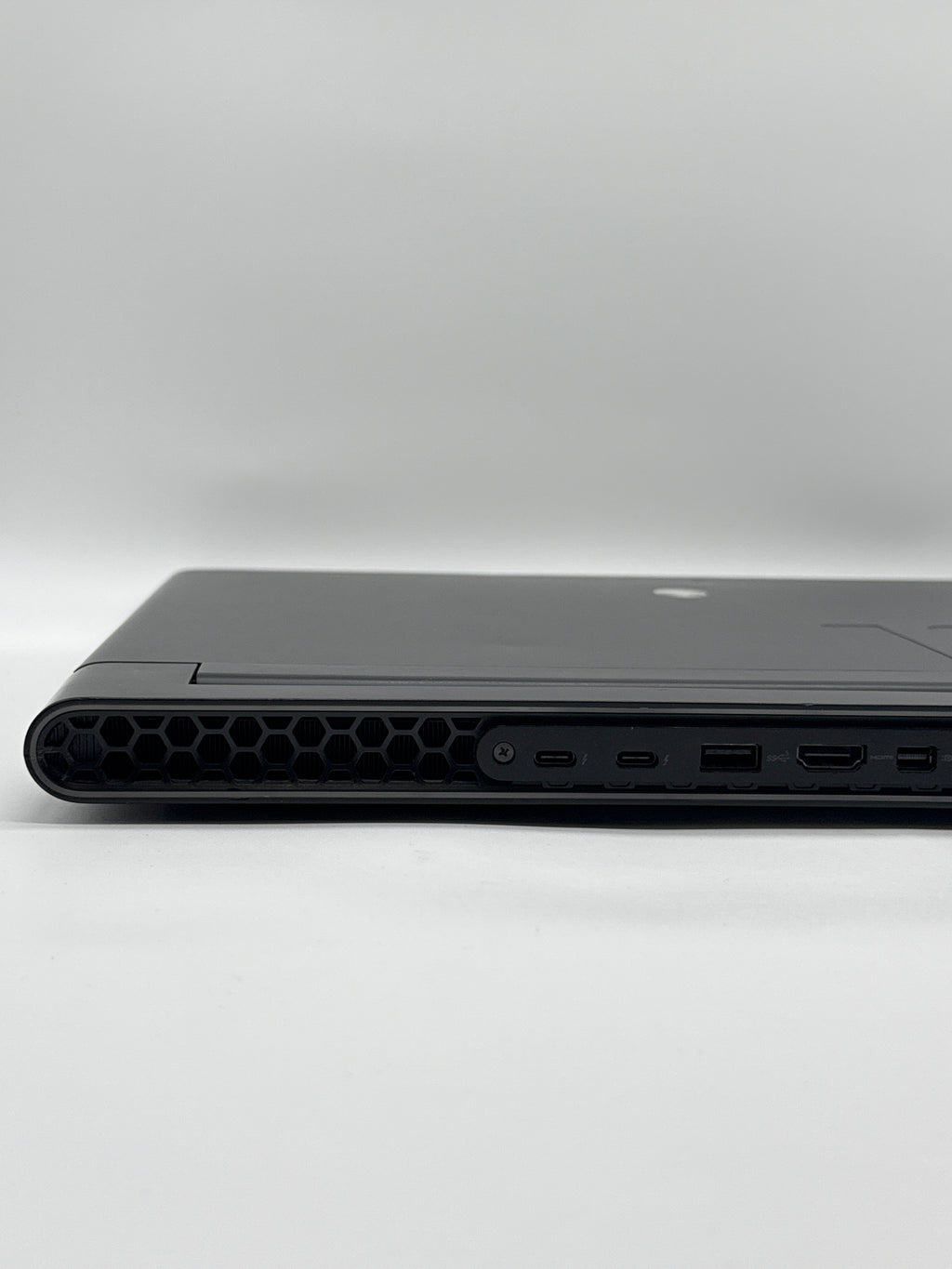 Dell Alienware M16 R1 i7-13700HX 64GB RAM 2TB SSD NVIDIA RTX 4070 - USED B