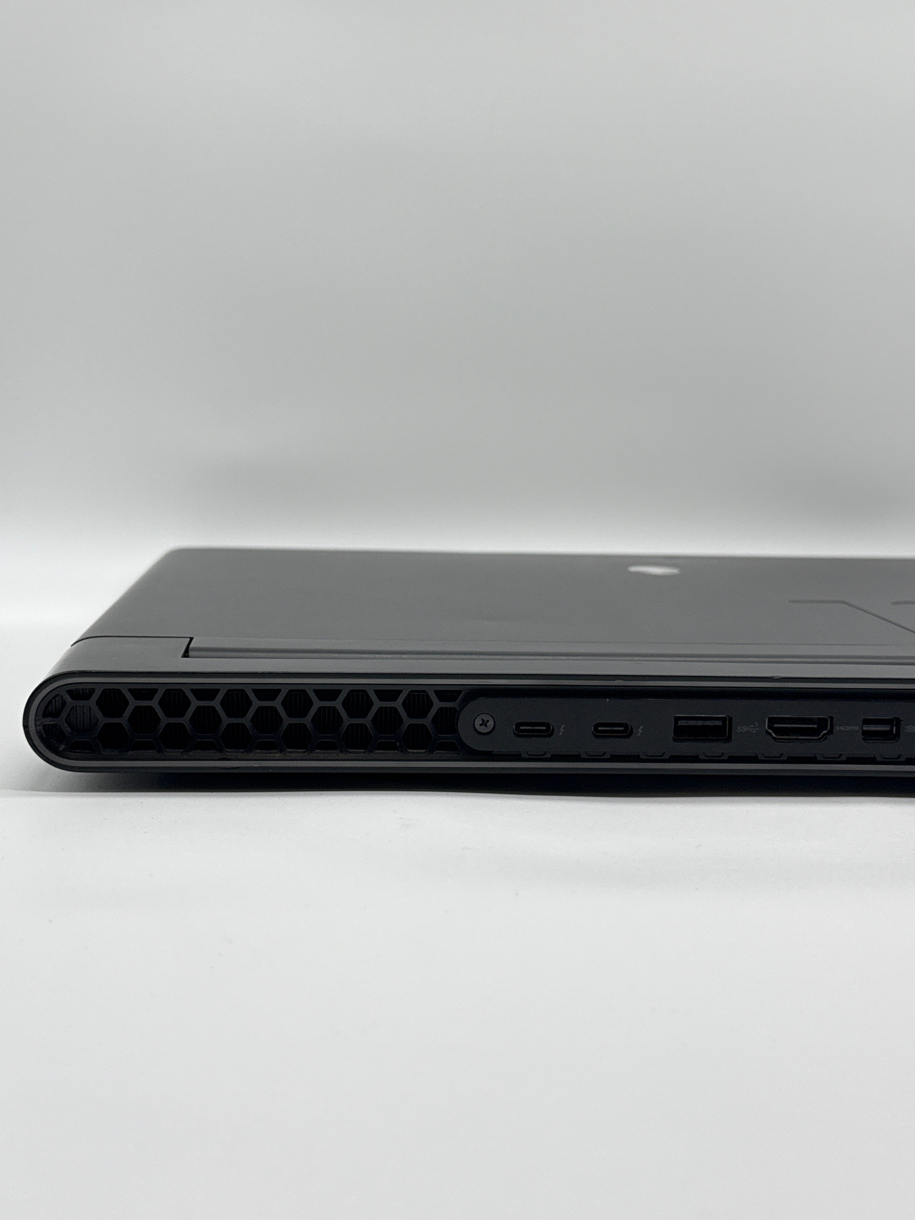 Dell Alienware M16 R1 i7-13700HX 64GB RAM 2TB SSD NVIDIA RTX 4070 - USED B