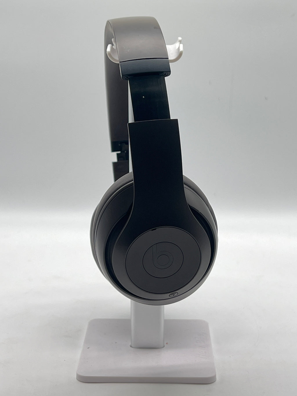 Beats Studio Pro Bluetooth Headphones Active Noise Cancellation - Used