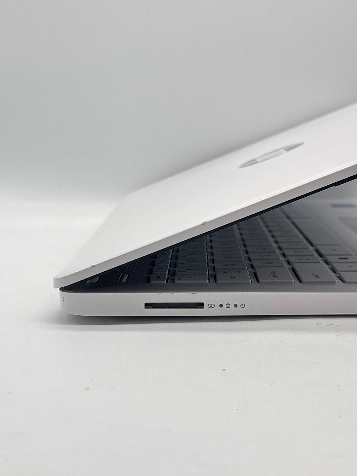 HP 14-dq0052dx 14" Intel Celeron N4120 8GB RAM 64GB SSD White - Used