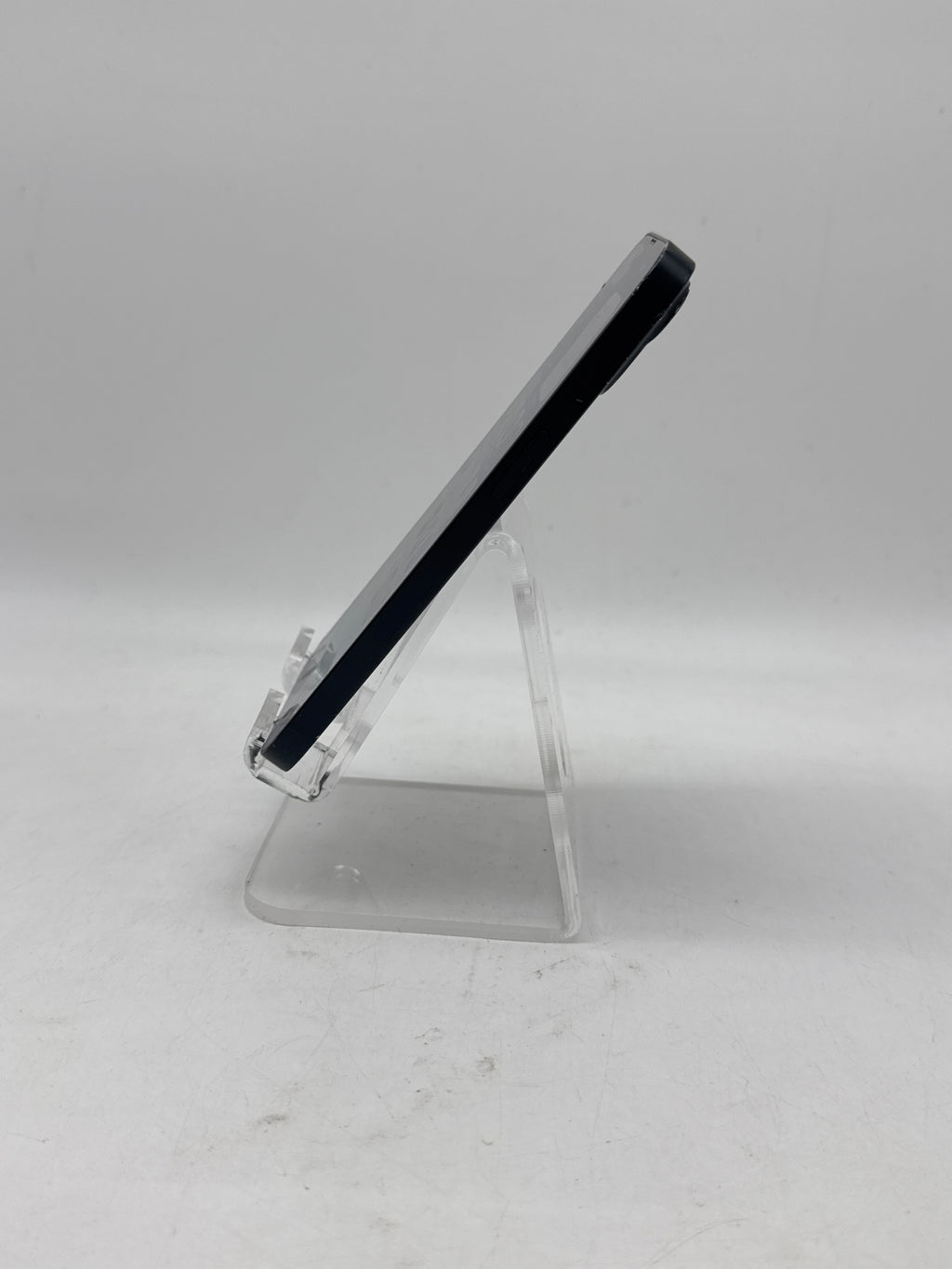 Apple iPhone 13 MLML3LL/A 128GB Factory Unlocked - Cracked Back