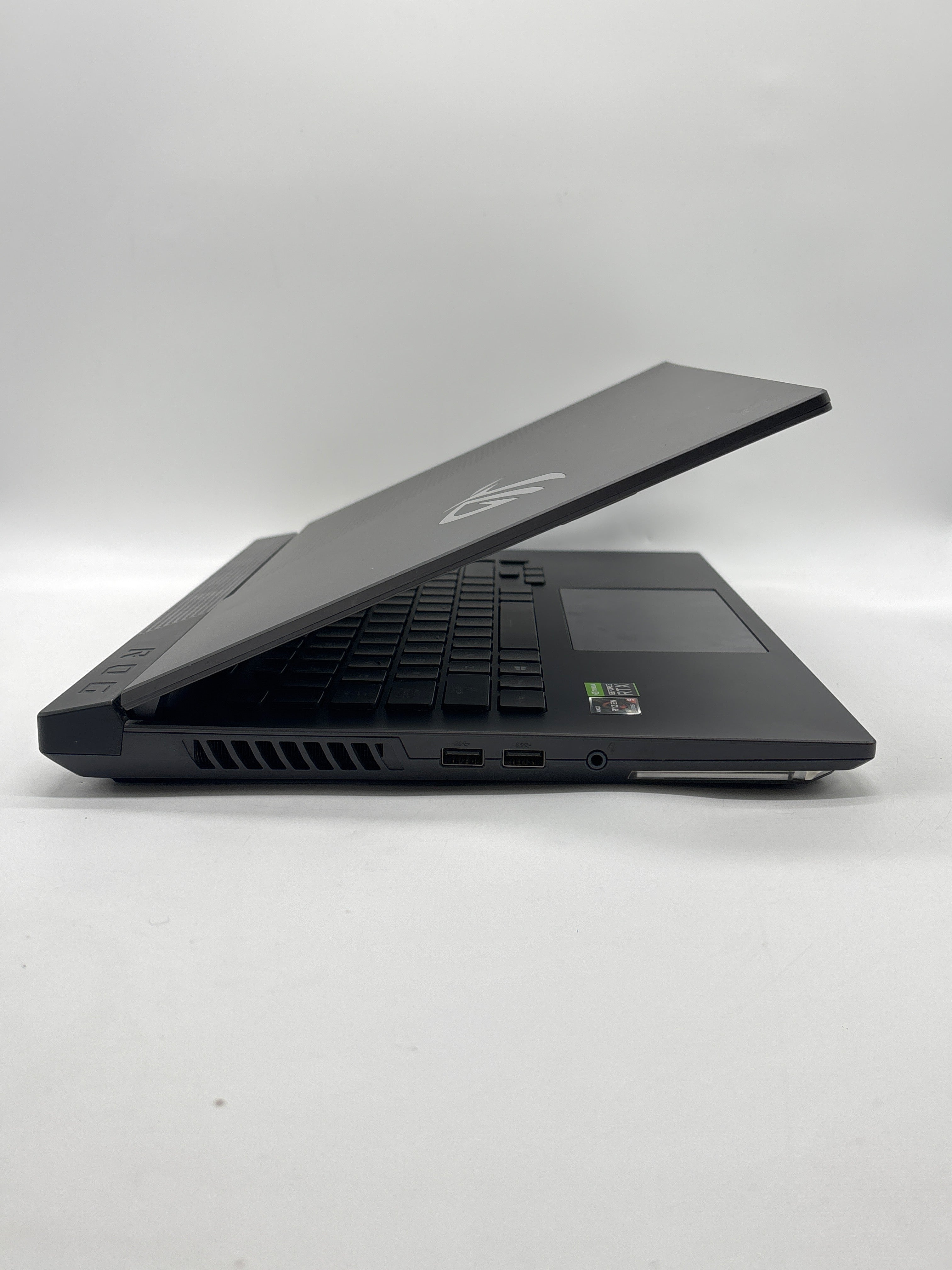 ASUS ROG Strix G513Q 15.6" Ryzen 9 5900HX 32GB RAM 1TB SSD RTX 3070