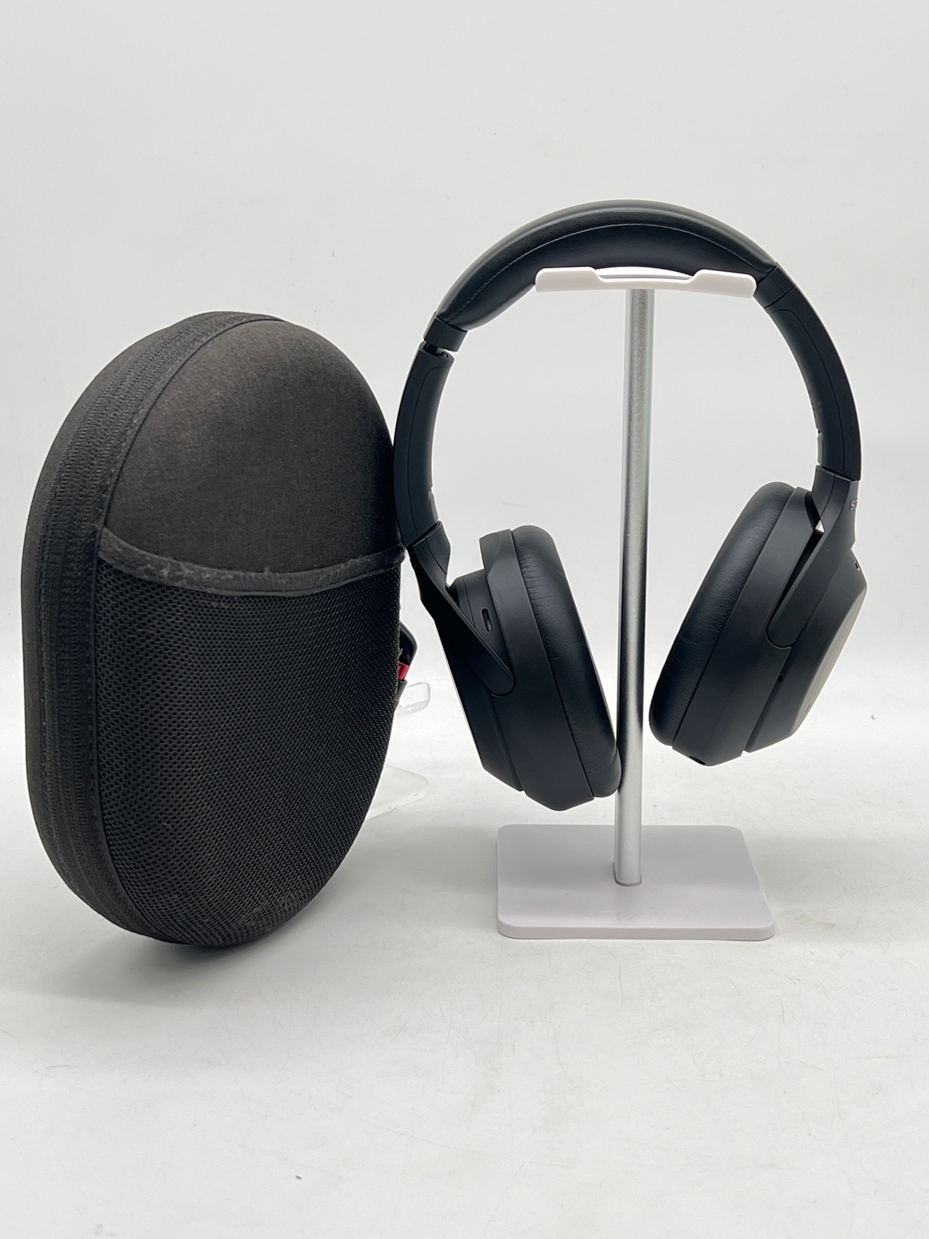 Sony WH-1000XM4 Black Over Ear Bluetooth Headphones with Carrying Case-Used