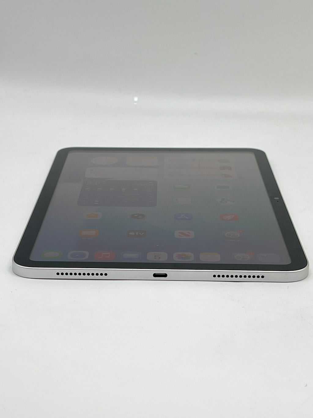 Apple iPad 10th Gen A2696 64GB Wi-Fi Silver - Used