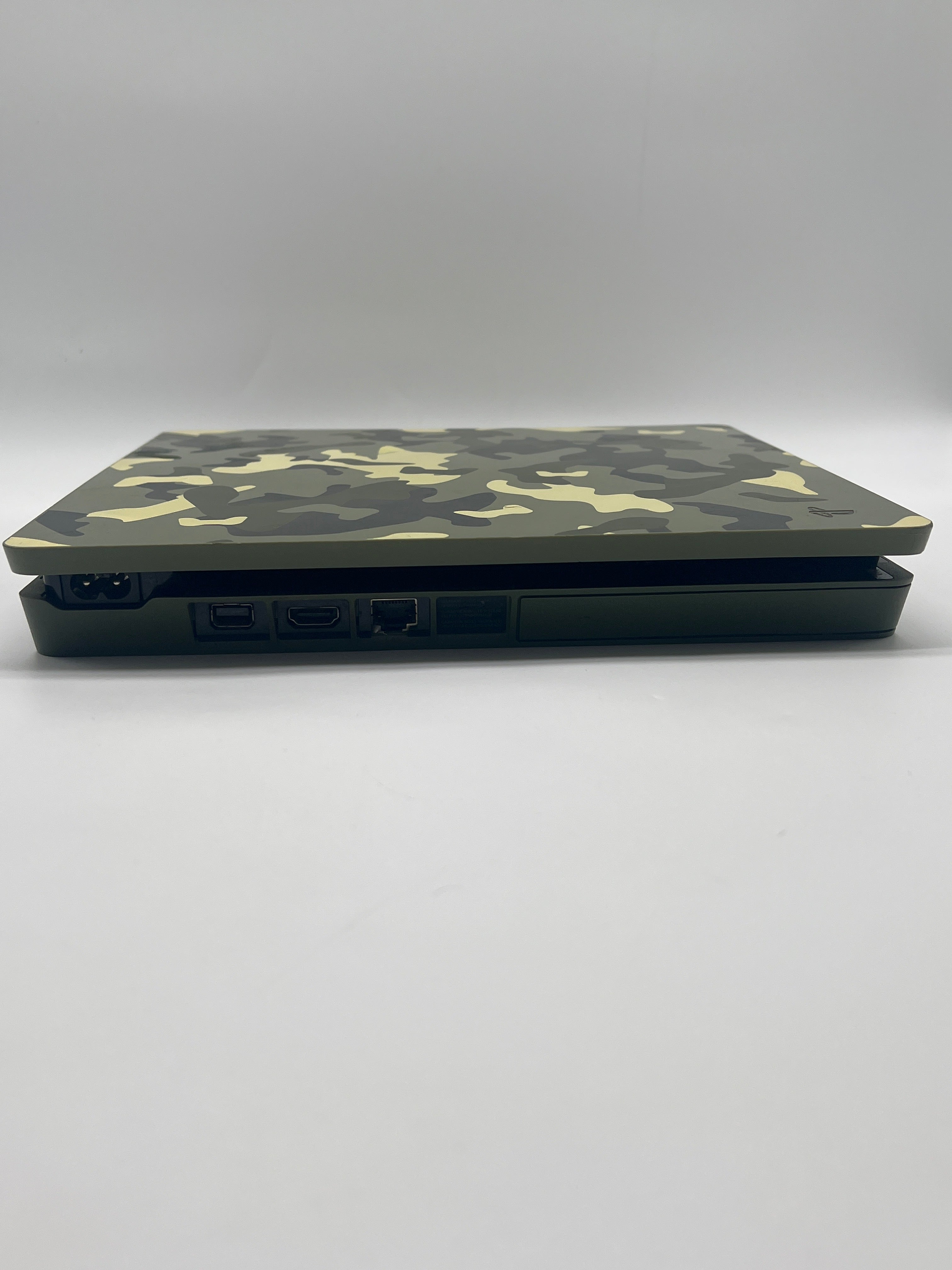 Sony PlayStation 4 Slim (CUH-2115B) - 1TB - Used