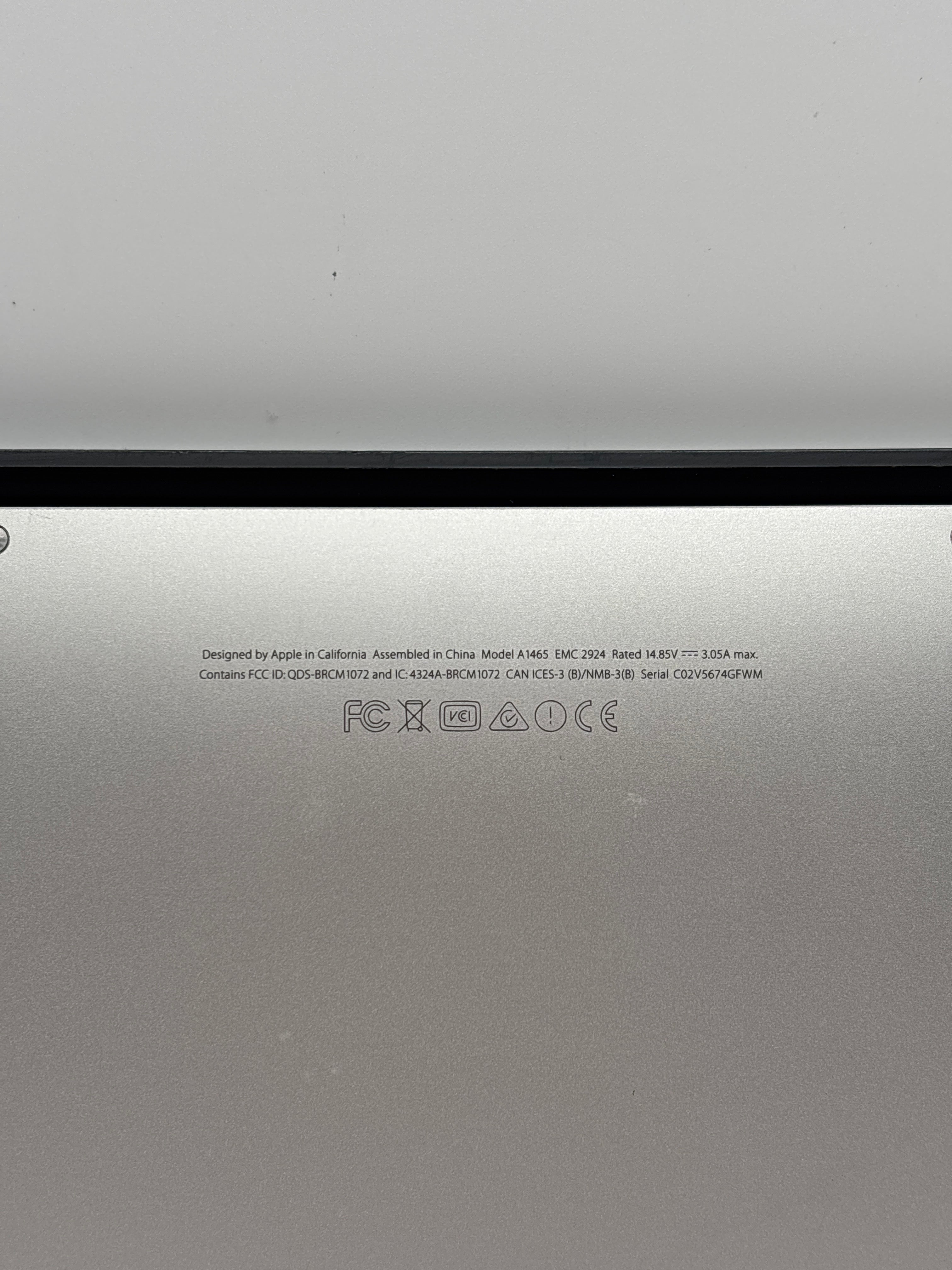 Apple MacBook Air A1465 i5 4GB RAM 128GB SSD - For Parts (Firmware Locked)