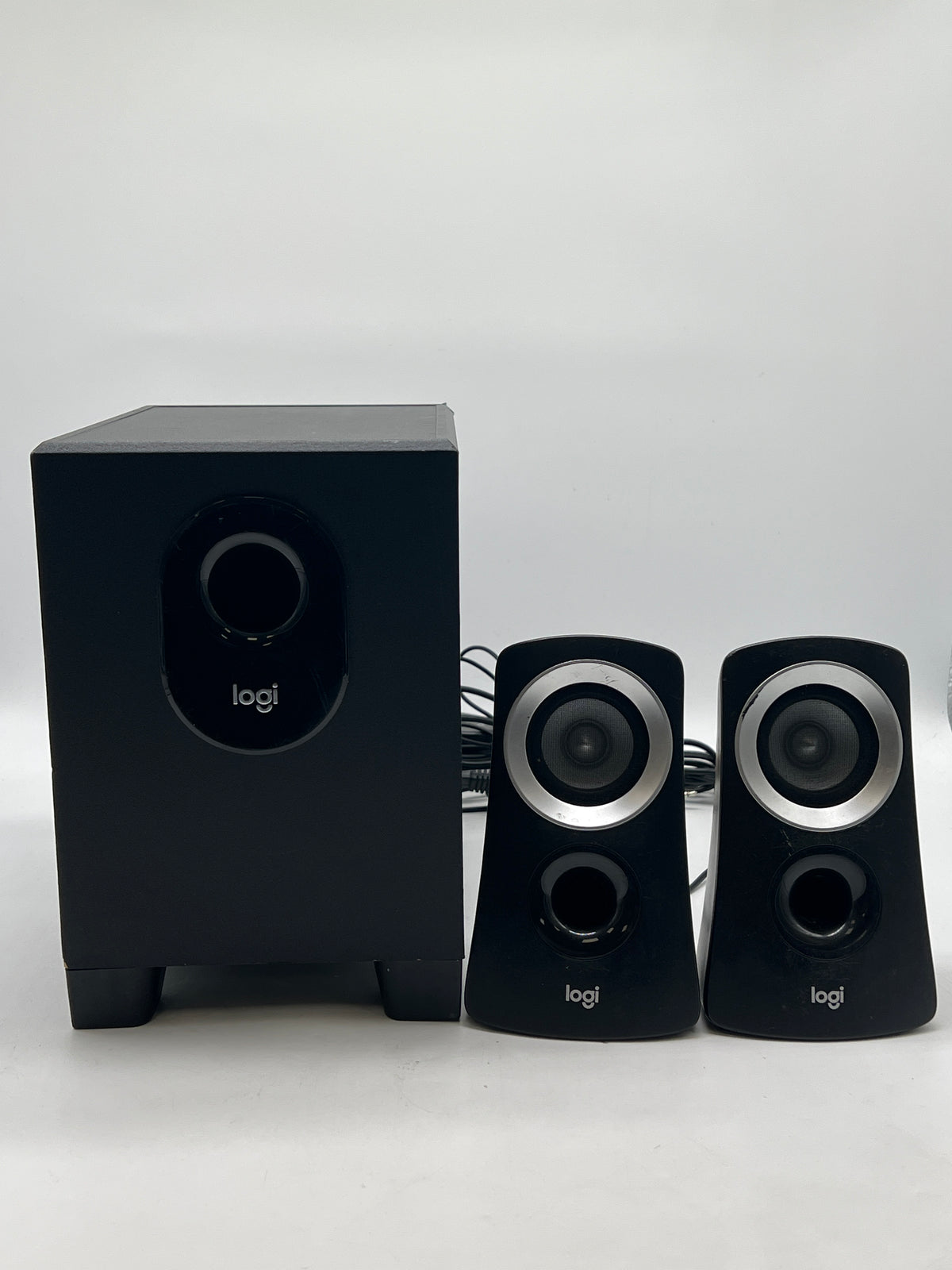 Logitech Z313 2.1 Channel Speaker System w/ Subwoofer Black - Used