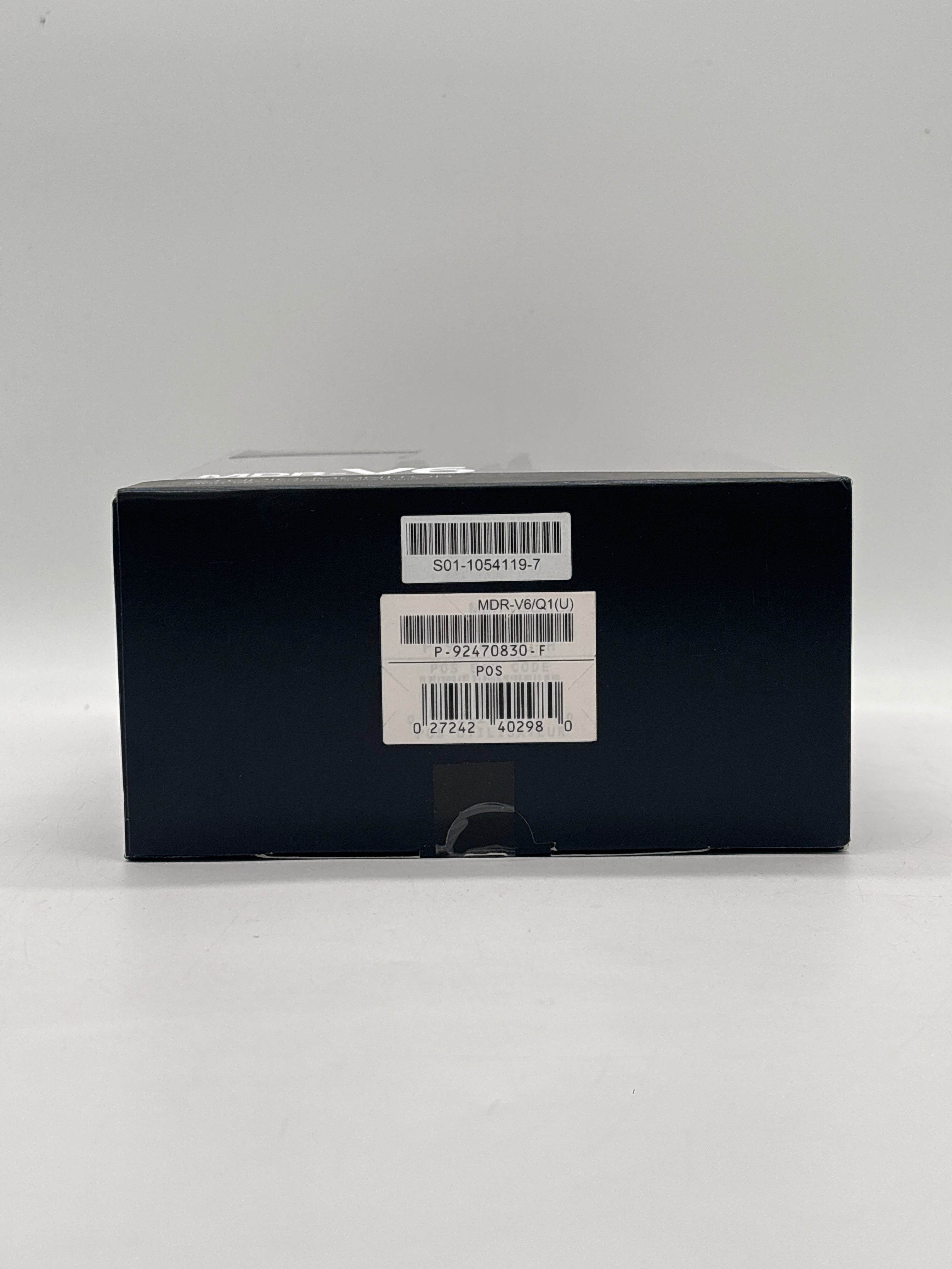 Sony MDR-V6 Over the Ear Headphones - New In Box (READ)