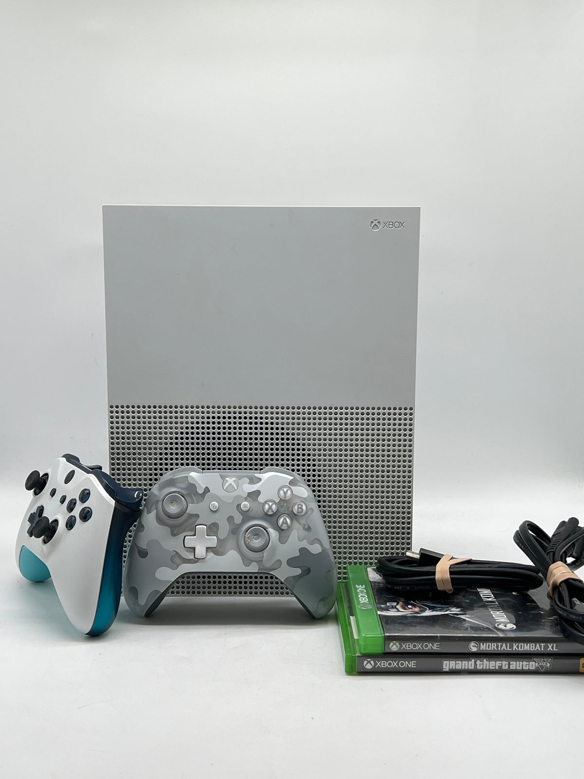 Microsoft Xbox One S 1681 1TB White Console w/ 2 Controllers 2 Games - Used