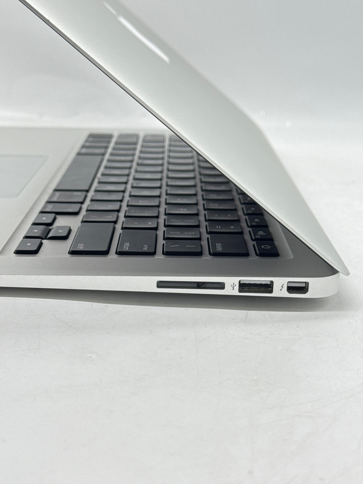 Apple MacBook Air 13in A1466 2015 Core i5 8GB RAM 256GB Flash - Used
